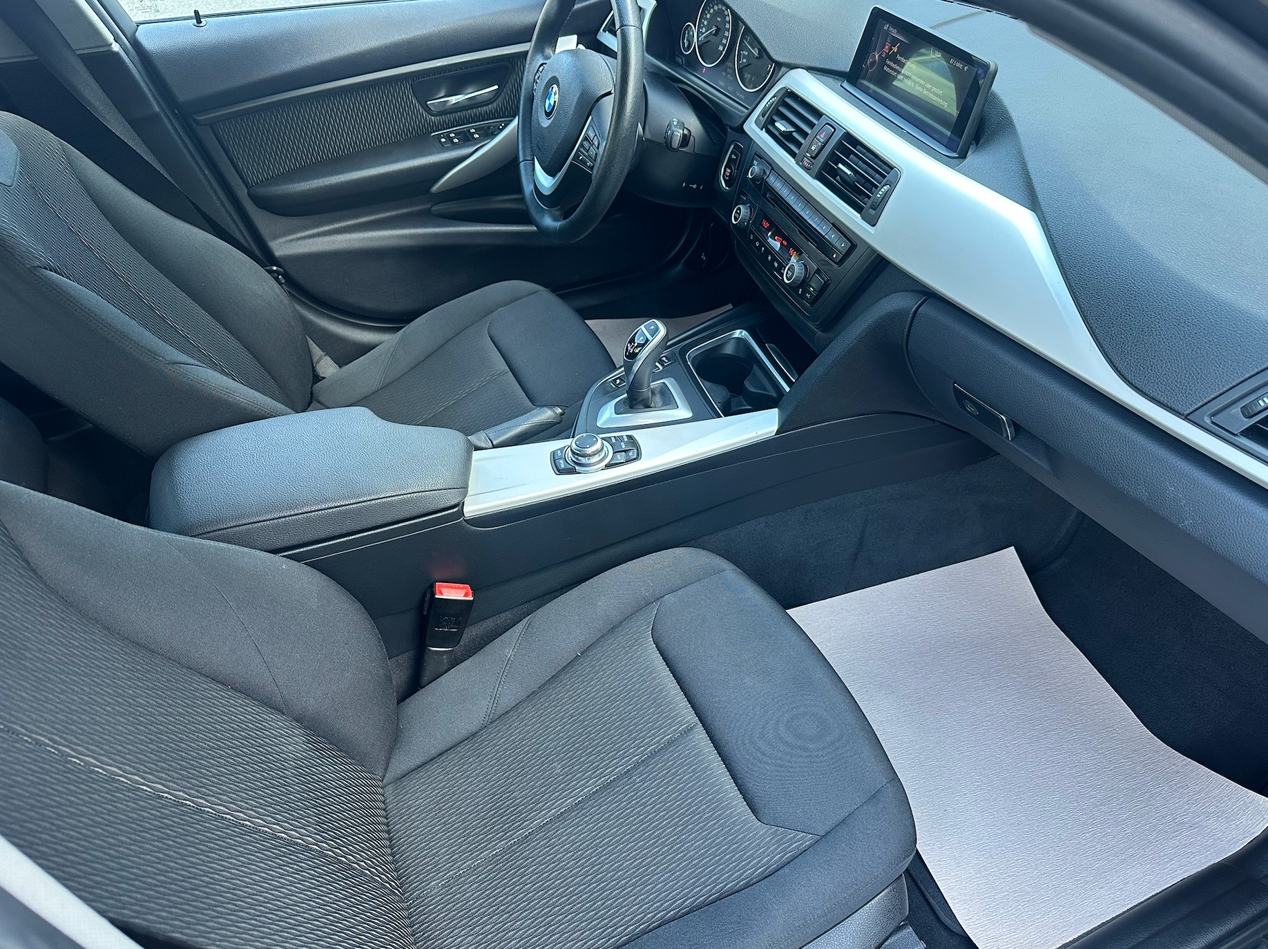 BMW 328i xDrive Touring Luxury Line Steptronic-image-12