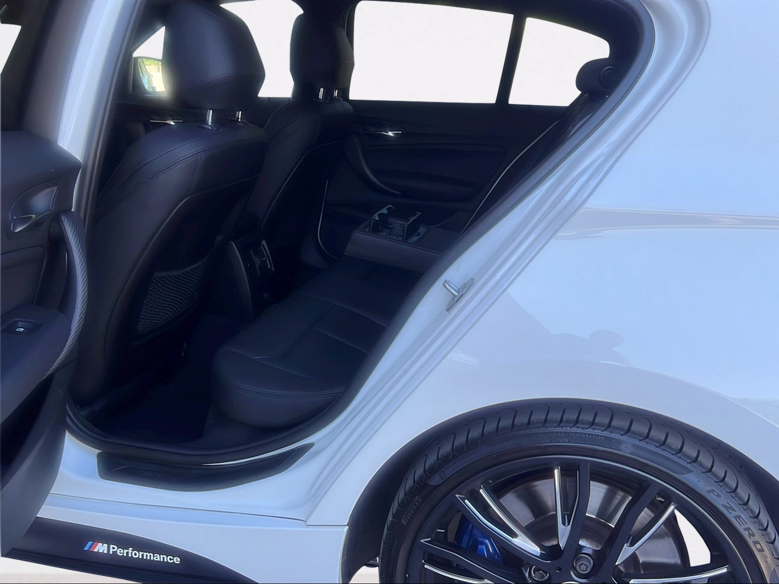 BMW M135i xDrive Steptronic-image-10