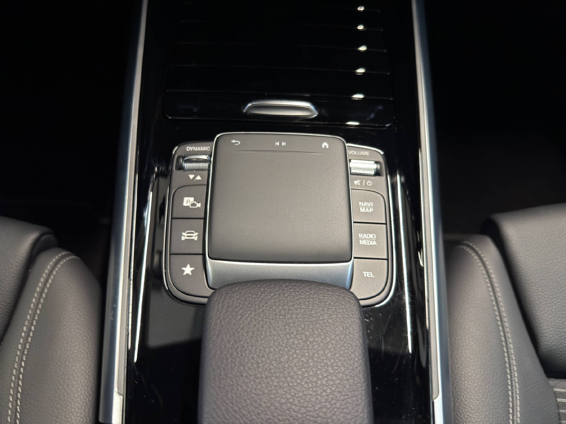MERCEDES-BENZ EQA 250 Electric Art Line-image-9