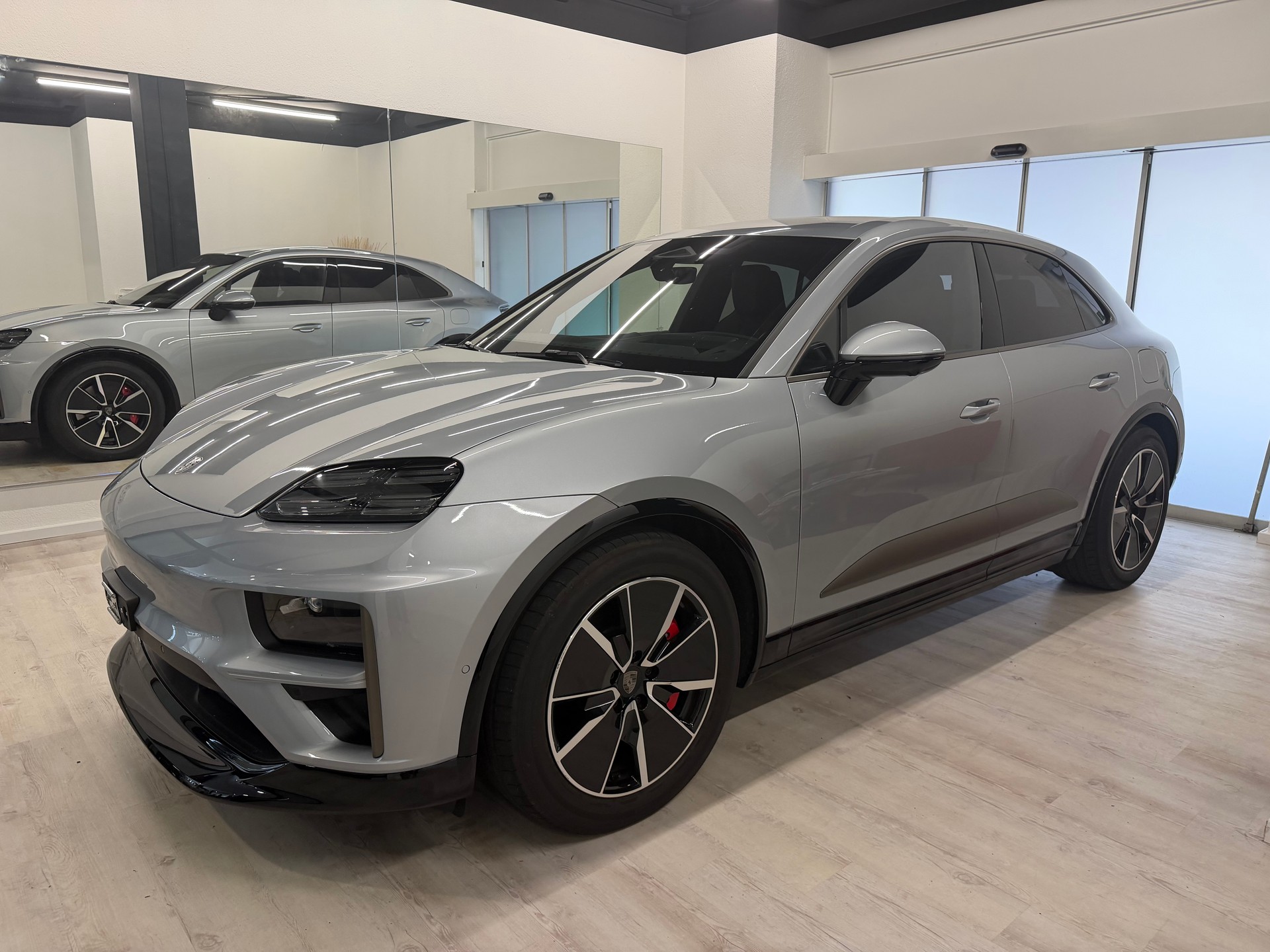 PORSCHE Macan Turbo 100kWh