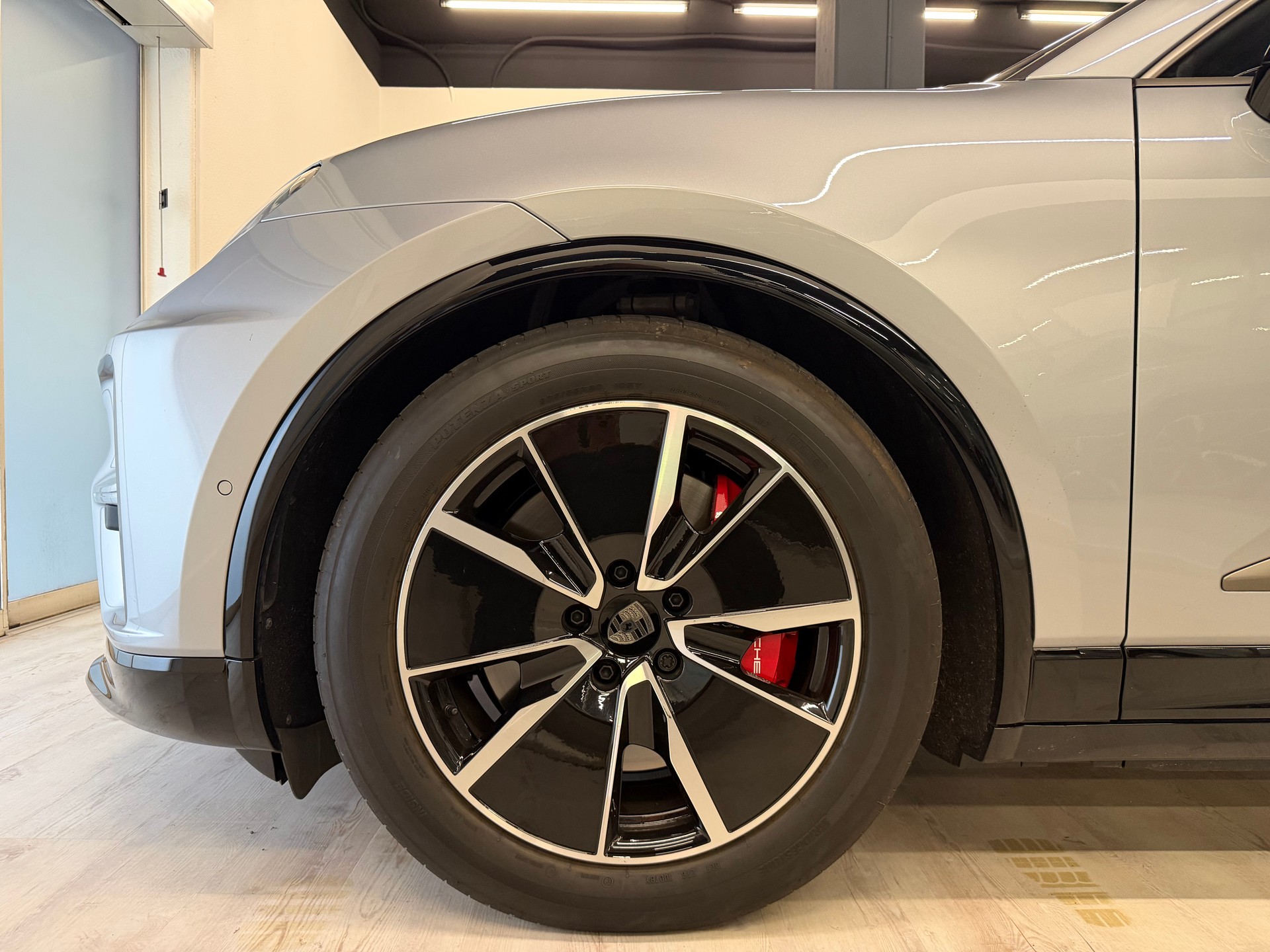 PORSCHE Macan Turbo 100kWh-image-7