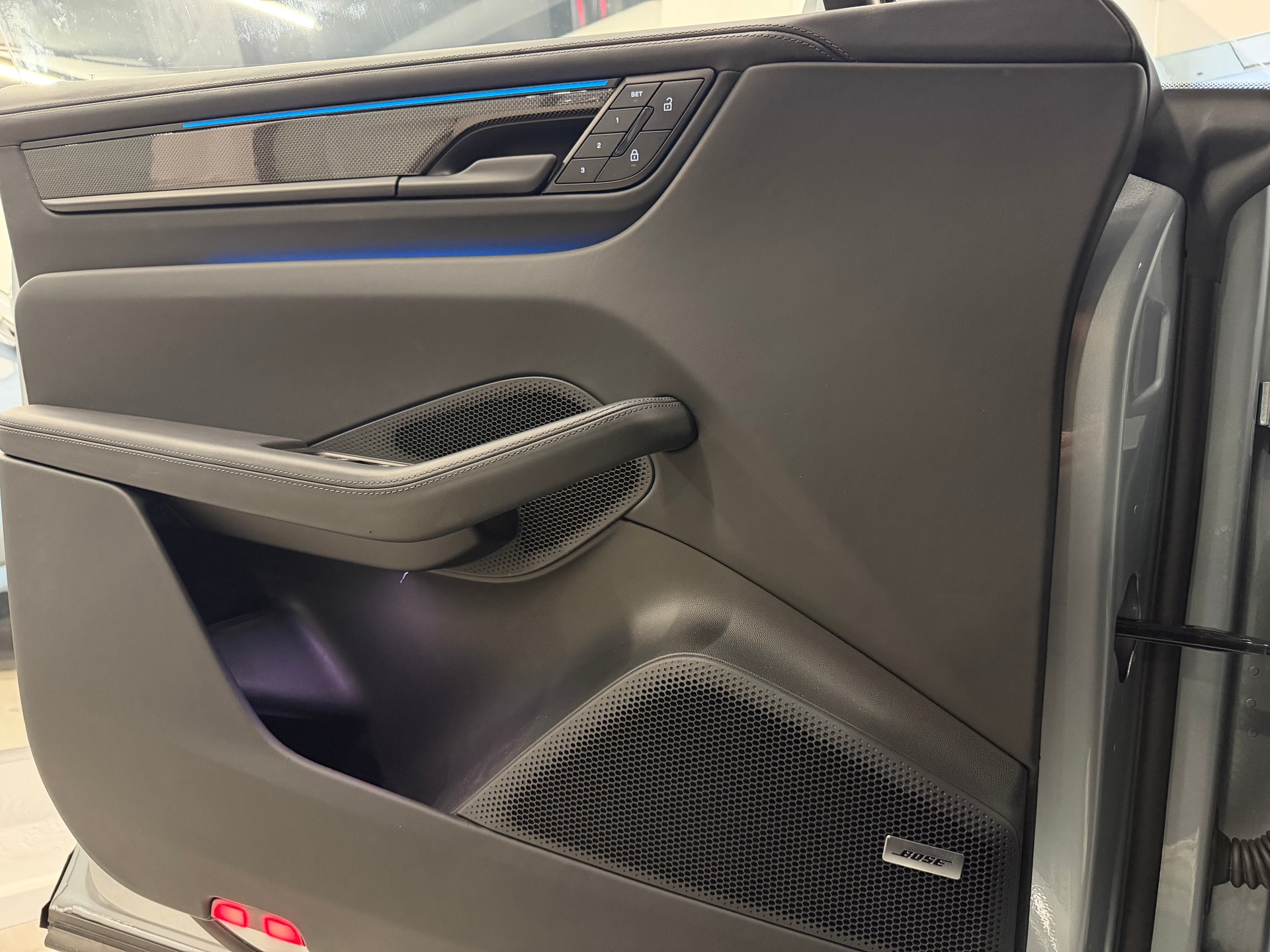 PORSCHE Macan Turbo 100kWh-image-25