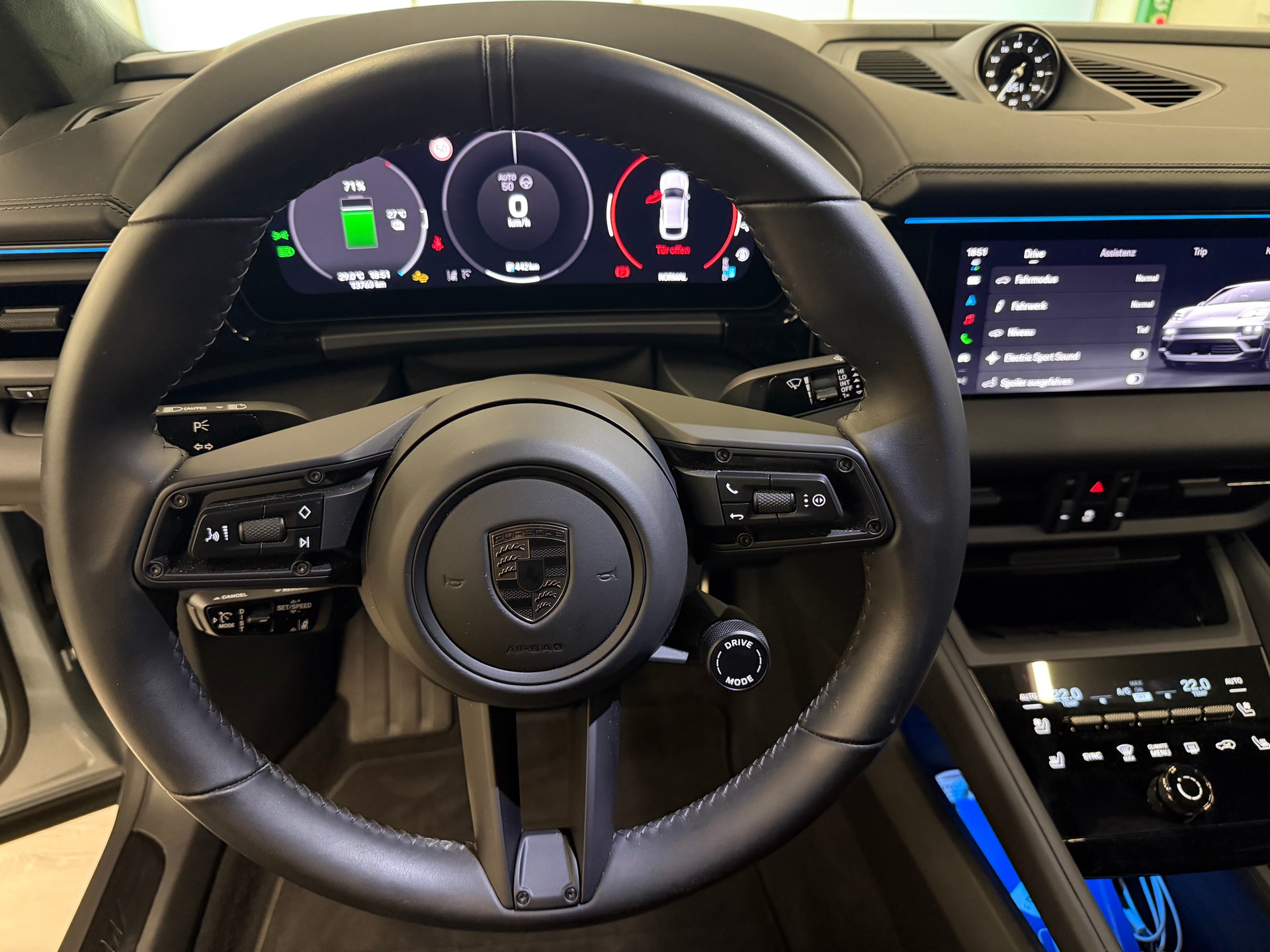 PORSCHE Macan Turbo 100kWh-image-24