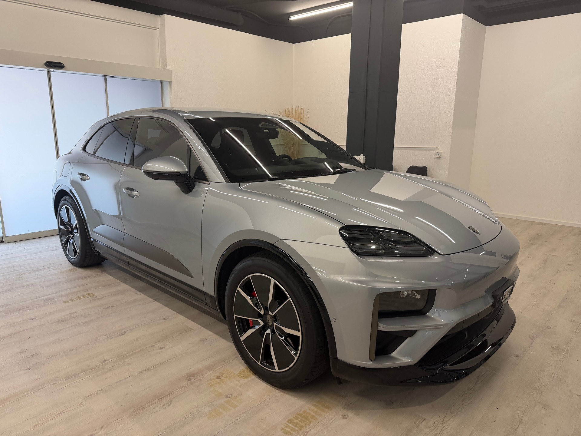PORSCHE Macan Turbo 100kWh-image-4