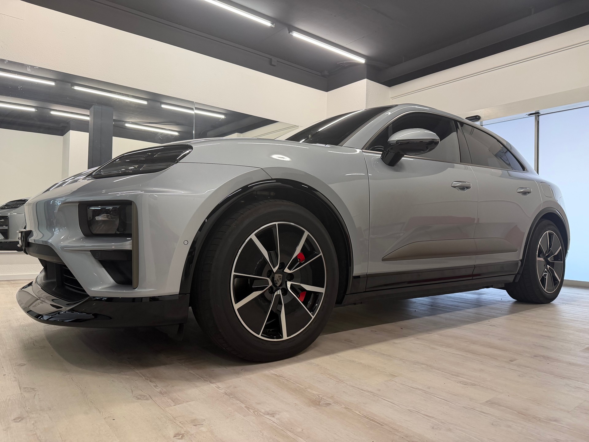 PORSCHE Macan Turbo 100kWh-showroom-element-3