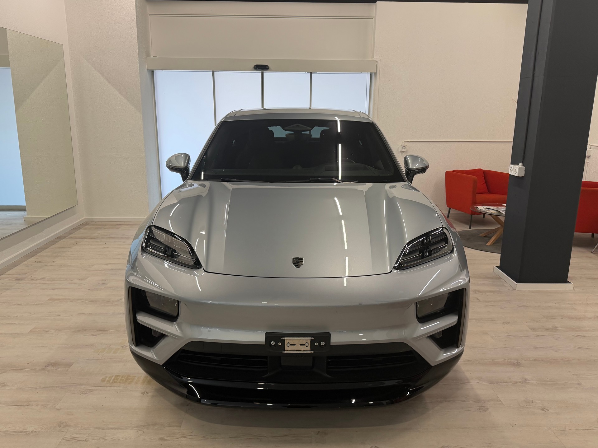 PORSCHE Macan Turbo 100kWh-showroom-element-1