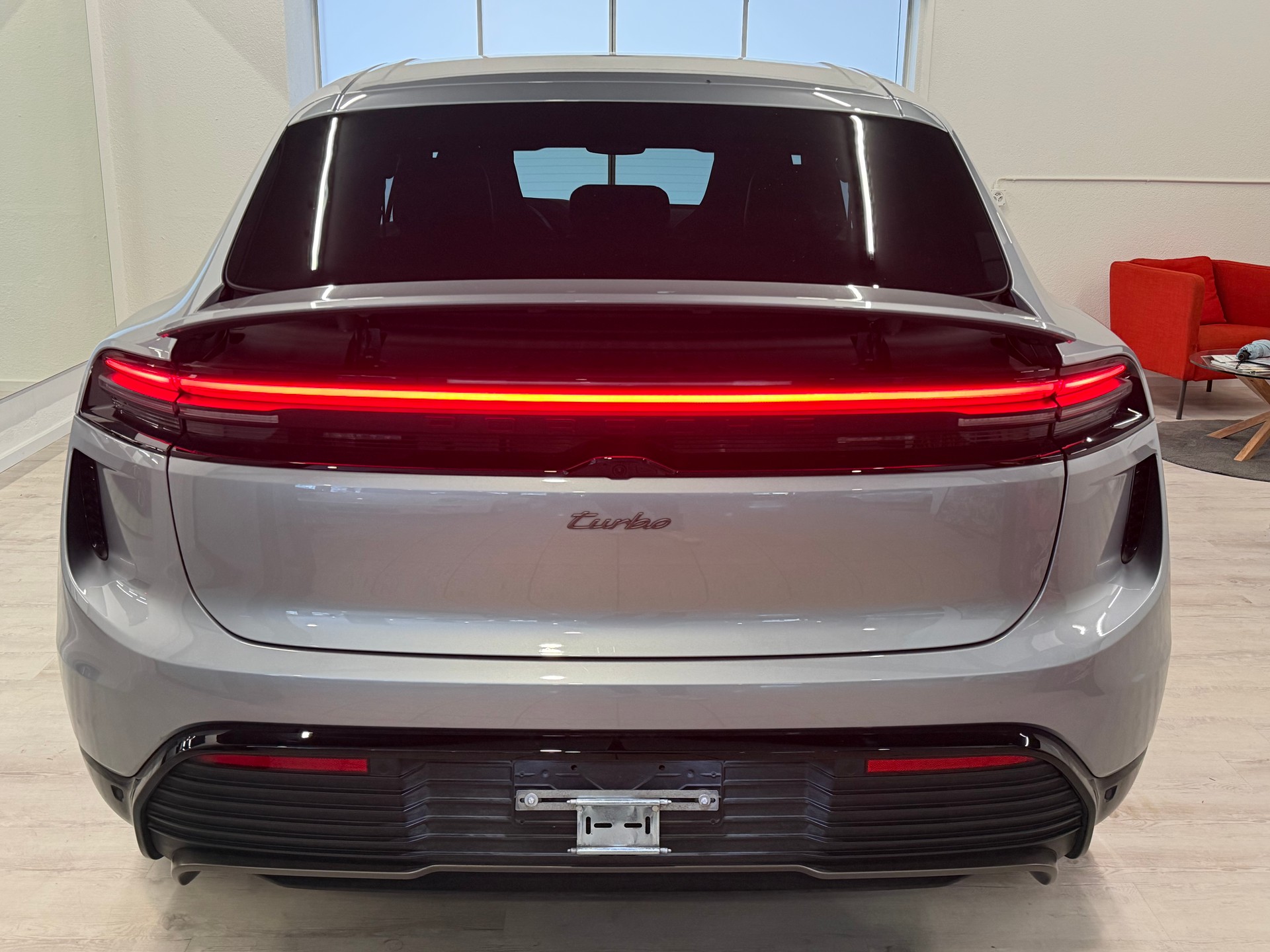 PORSCHE Macan Turbo 100kWh-image-15