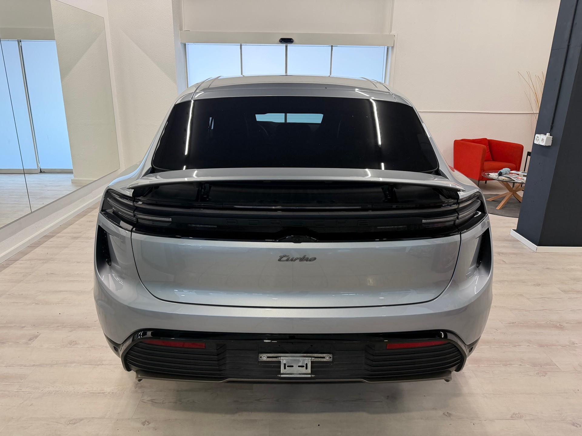 PORSCHE Macan Turbo 100kWh-image-12