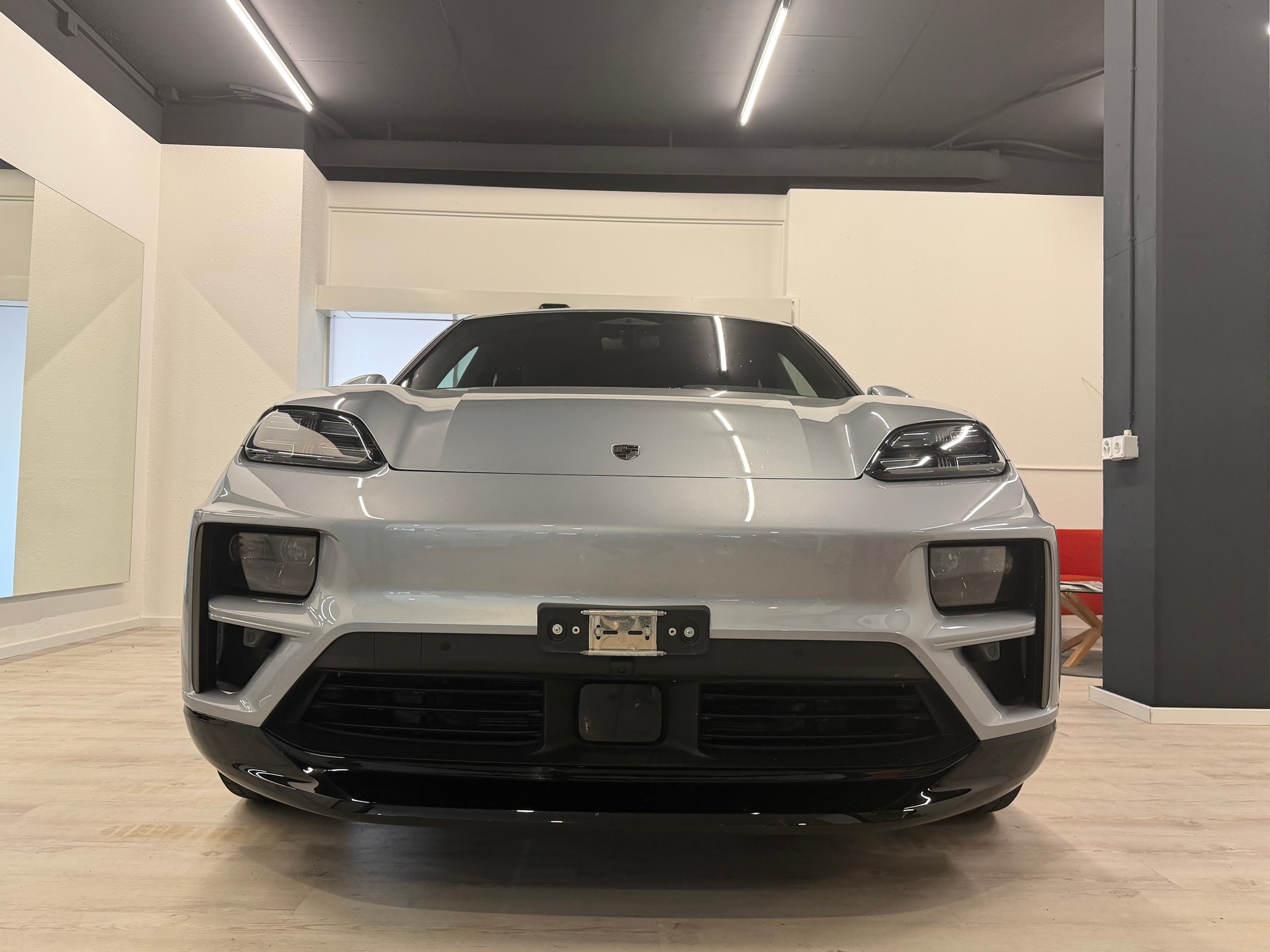 PORSCHE Macan Turbo 100kWh-showroom-element-2