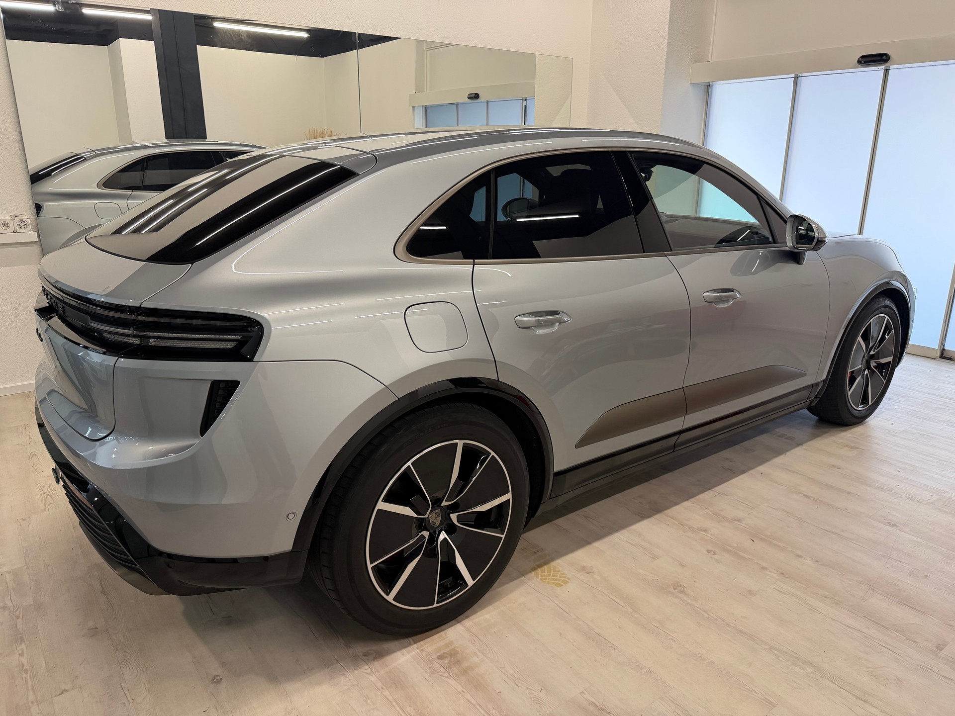 PORSCHE Macan Turbo 100kWh-image-17