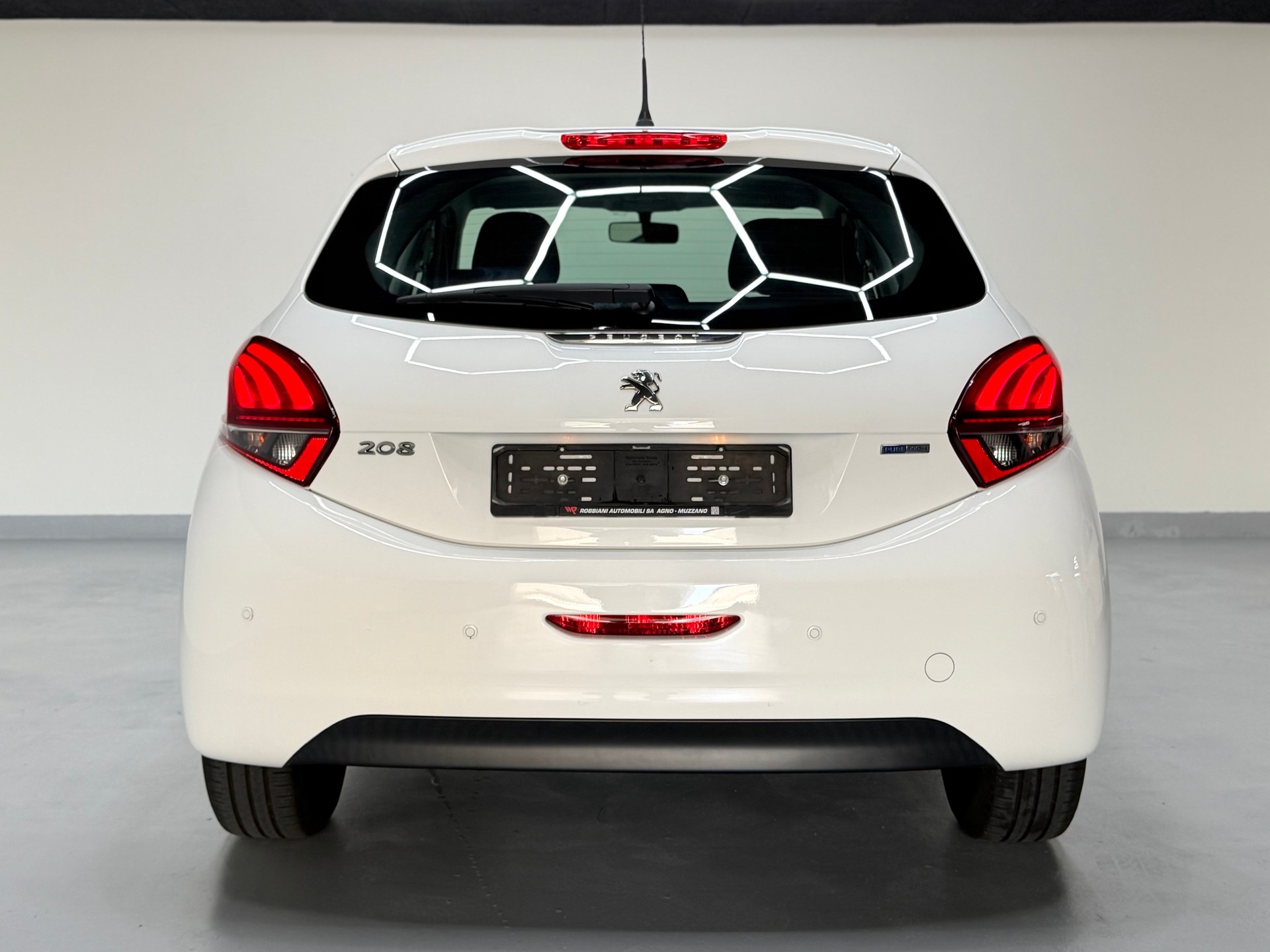 PEUGEOT 208 1.2 PureTech Style EAT6-image-4