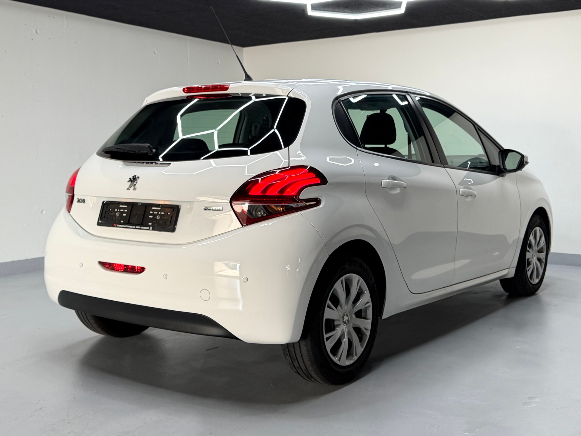 PEUGEOT 208 1.2 PureTech Style EAT6-showroom-element-3