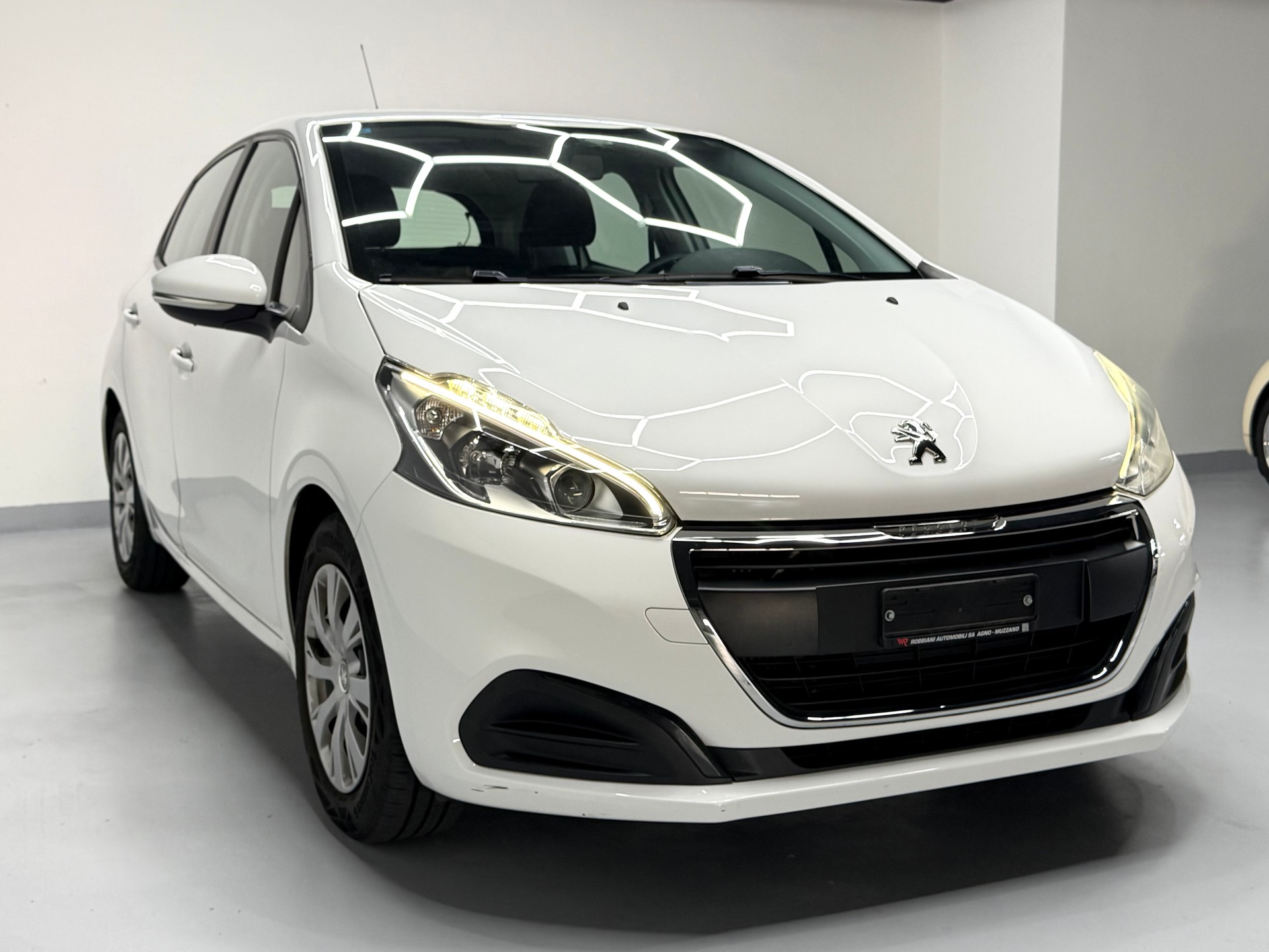 PEUGEOT 208 1.2 PureTech Style EAT6-showroom-element-2