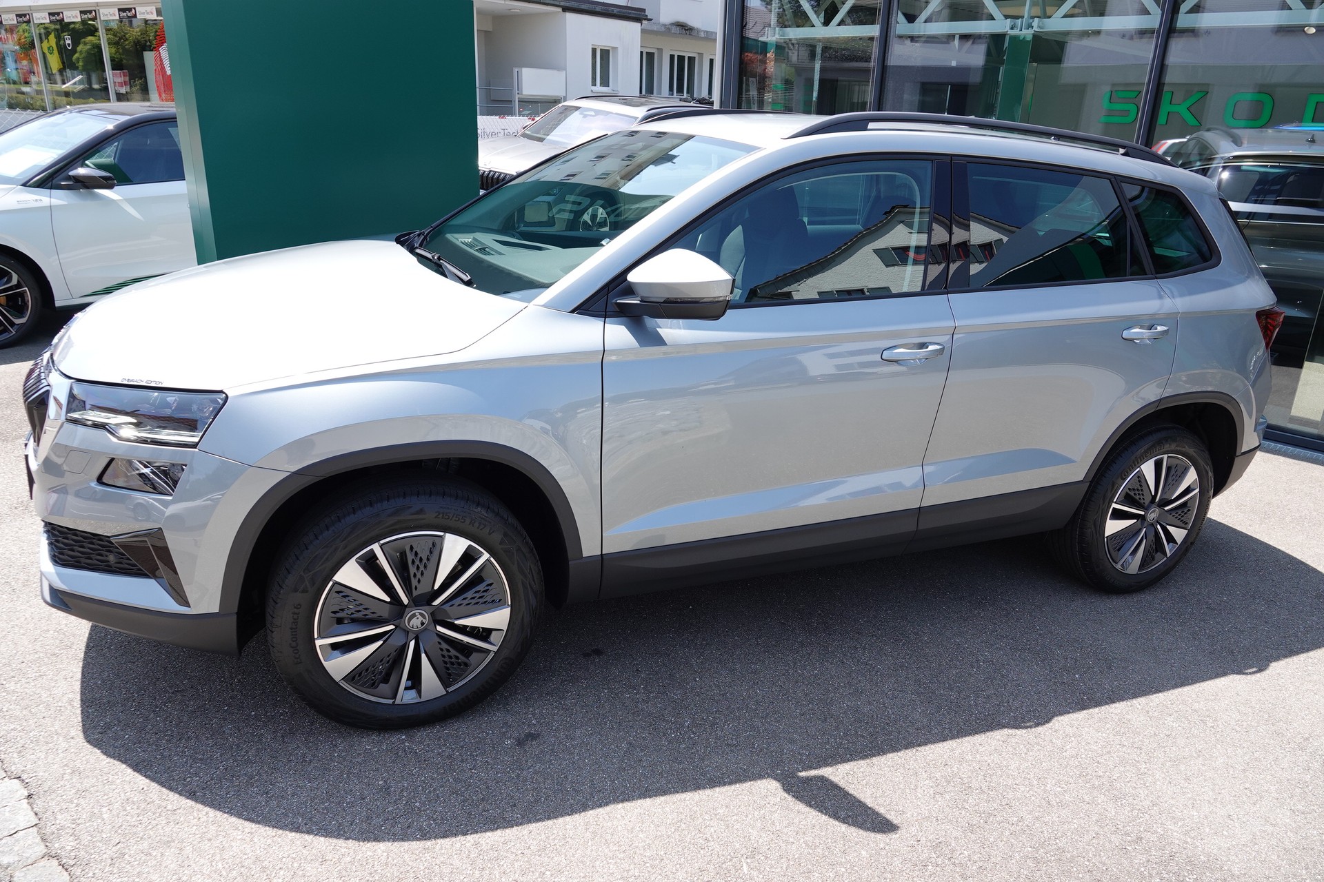 SKODA Karoq 1.5 TSI Dynamic DSG-showroom-element-3