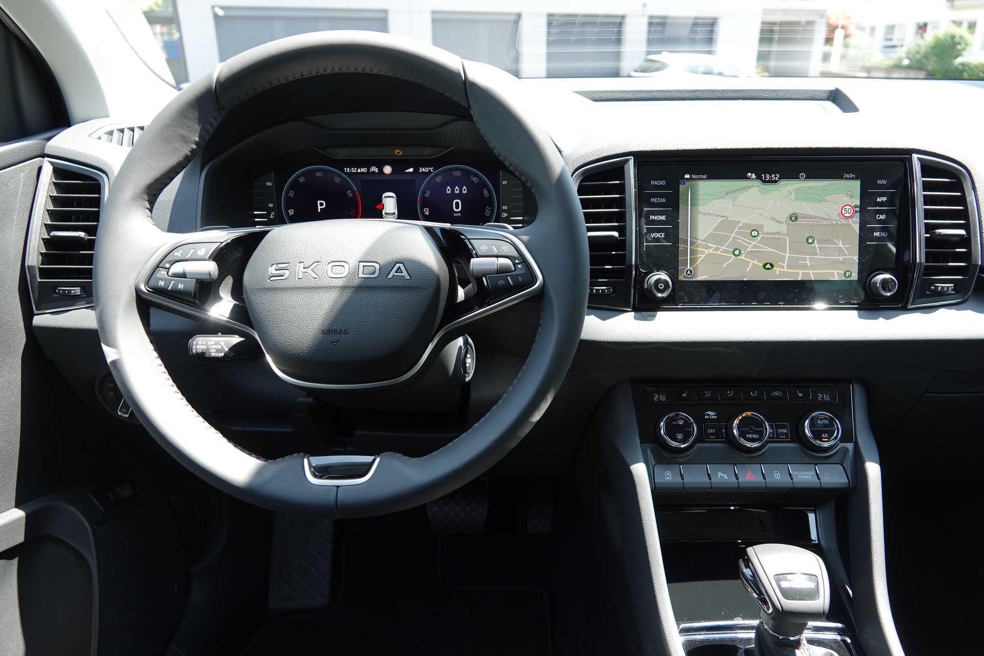 SKODA Karoq 1.5 TSI Dynamic DSG-image-11