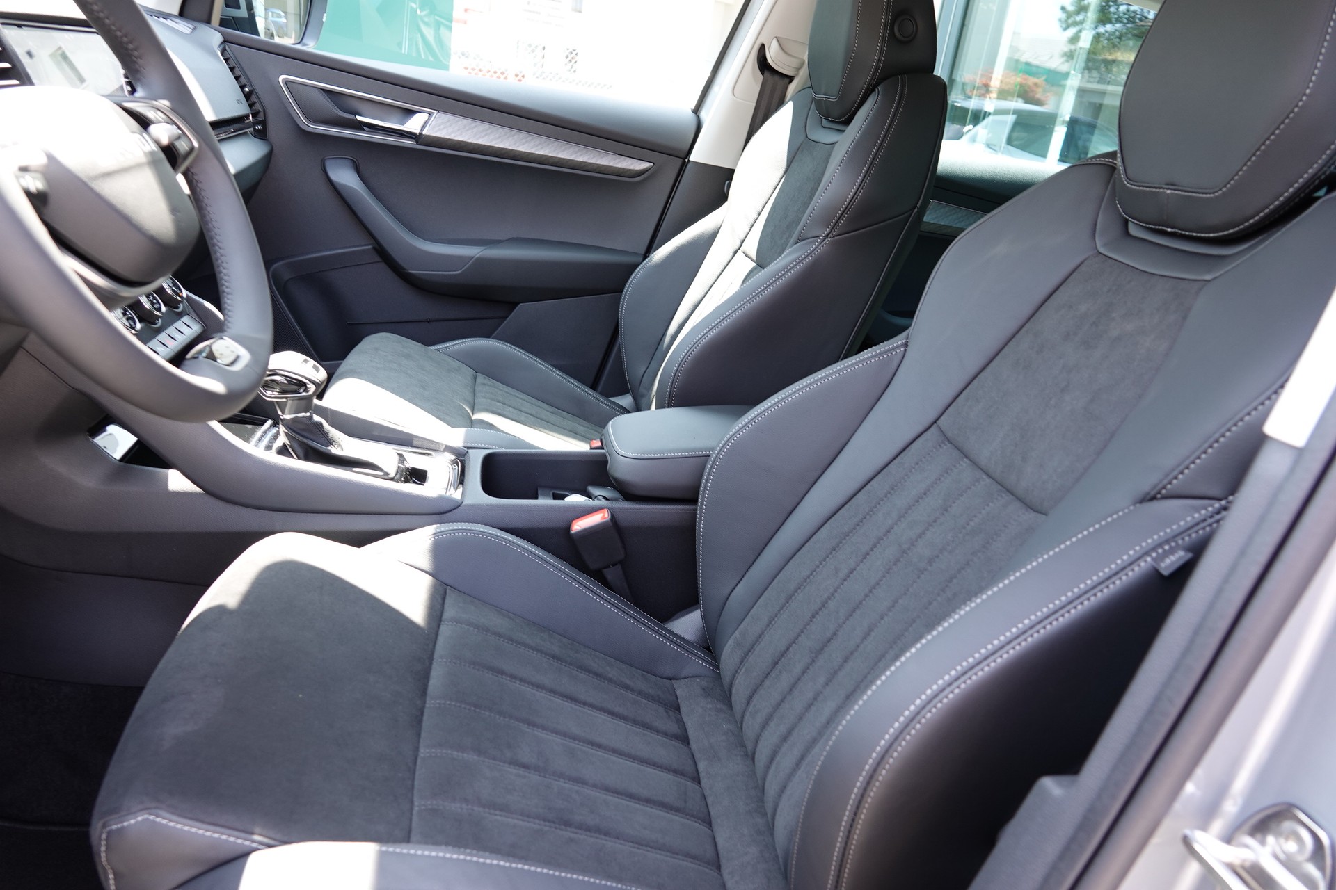 SKODA Karoq 1.5 TSI Dynamic DSG-image-10