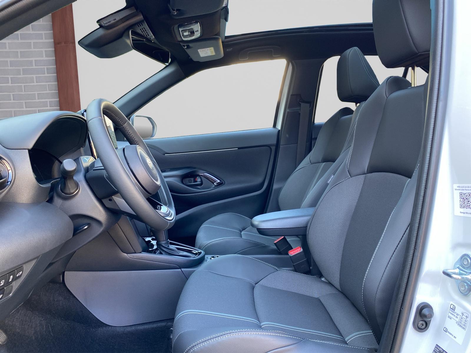 TOYOTA Yaris Cross 1.5 VVT-i HSD Premium AWD-i-image-7