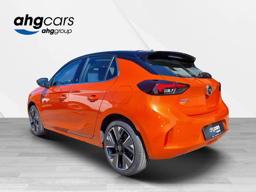 OPEL Corsa e-Elegance-showroom-element-2