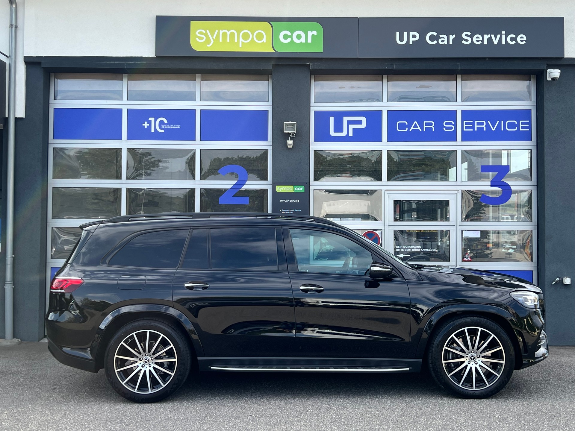 MERCEDES-BENZ GLS 400 d AMG Line 4matic * Neuwagenzustand *-showroom-element-3