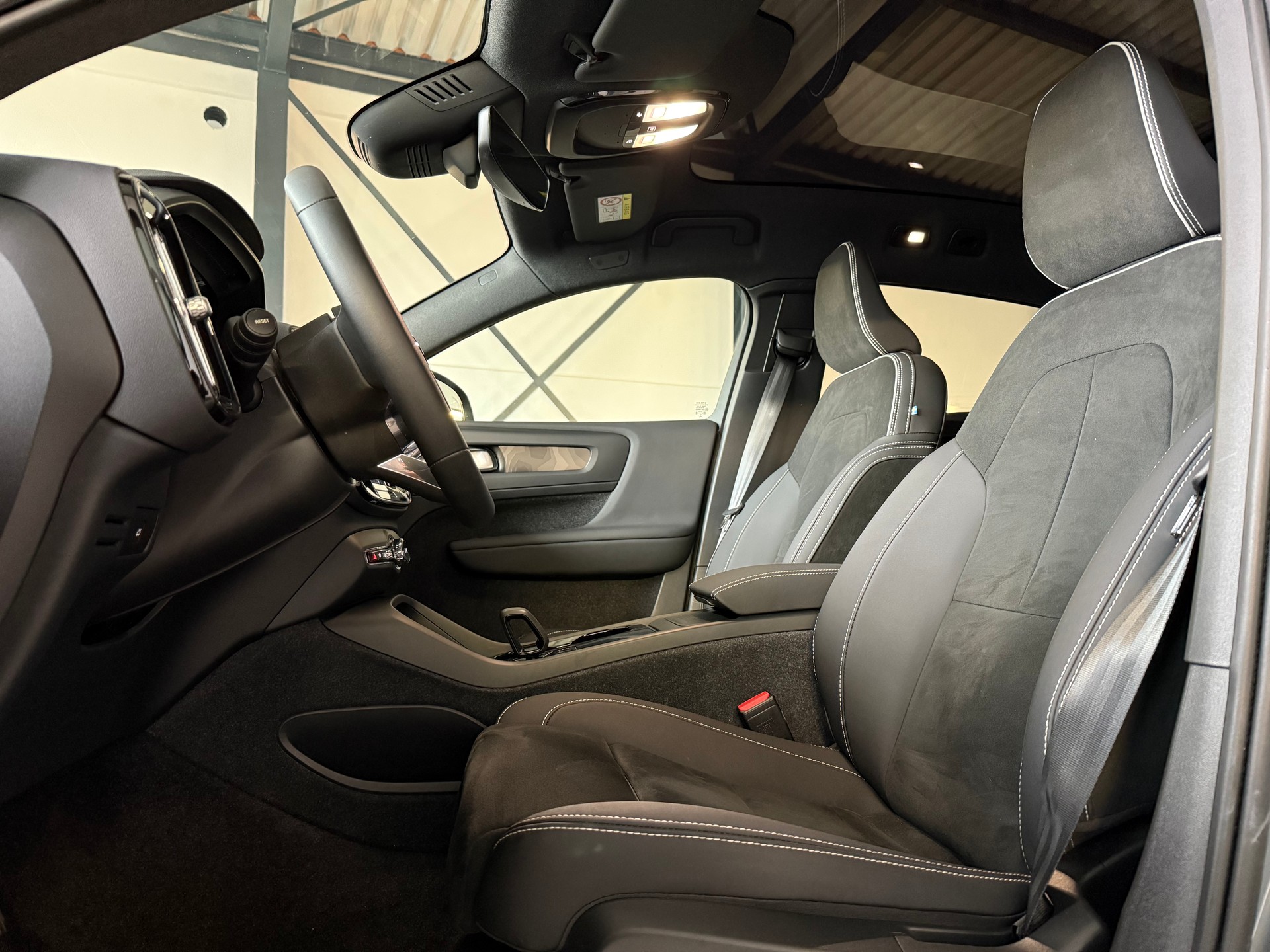 VOLVO C40 Recharge P8 Twin AWD Pure Electric Ultimate-image-7