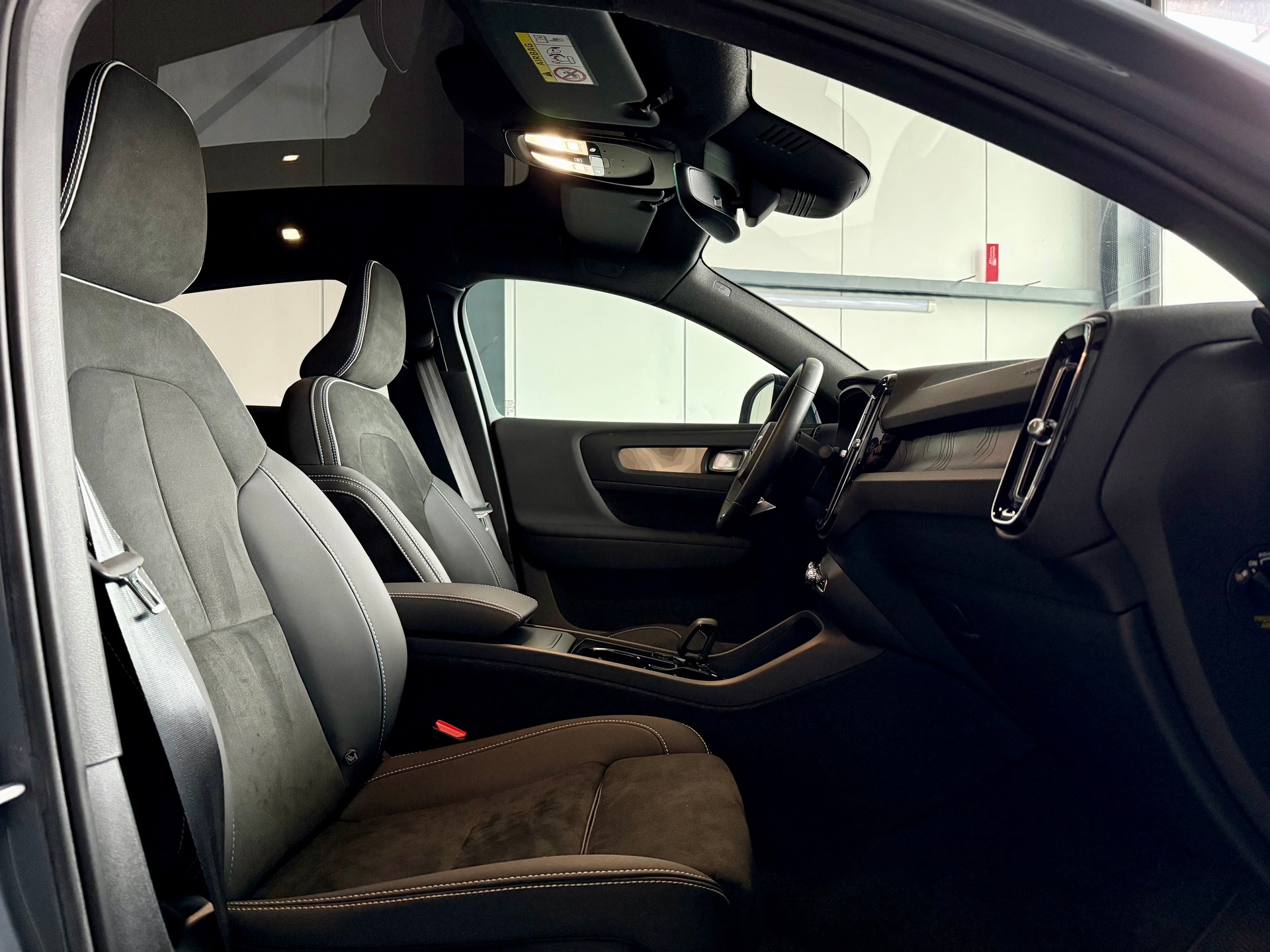 VOLVO C40 Recharge P8 Twin AWD Pure Electric Ultimate-image-8