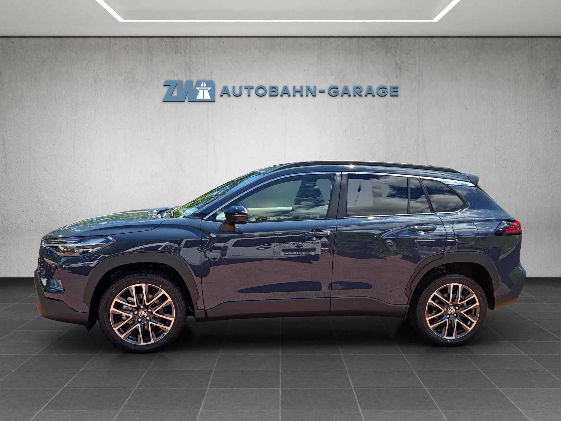 TOYOTA Corolla Cross 2.0 HSD Trend AWD-i-image-1