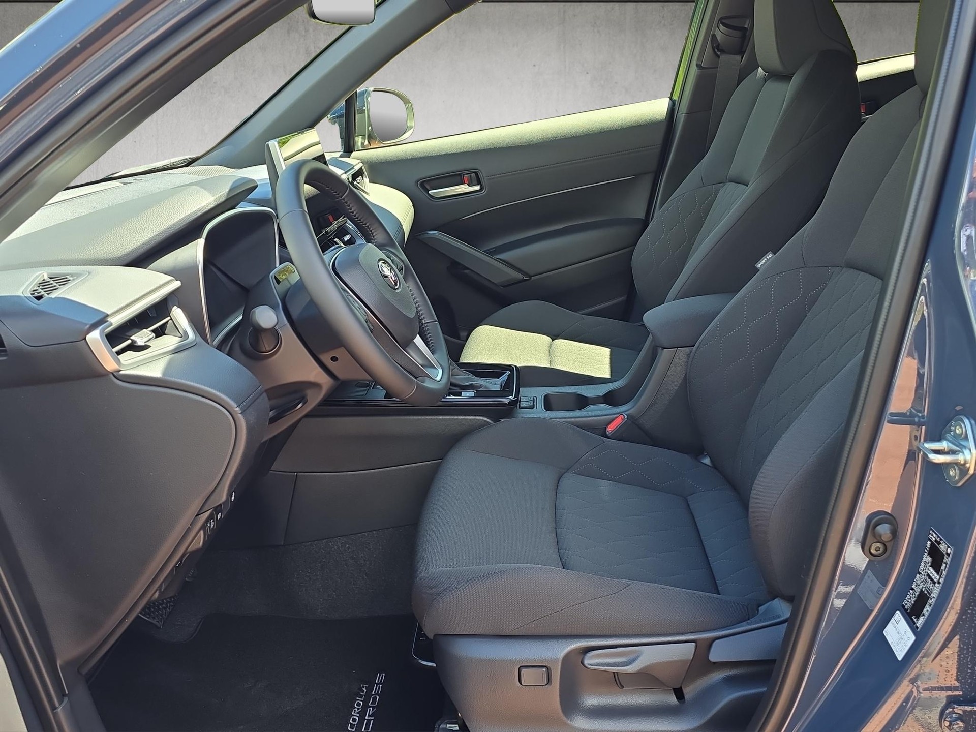TOYOTA Corolla Cross 2.0 HSD Trend AWD-i-image-8