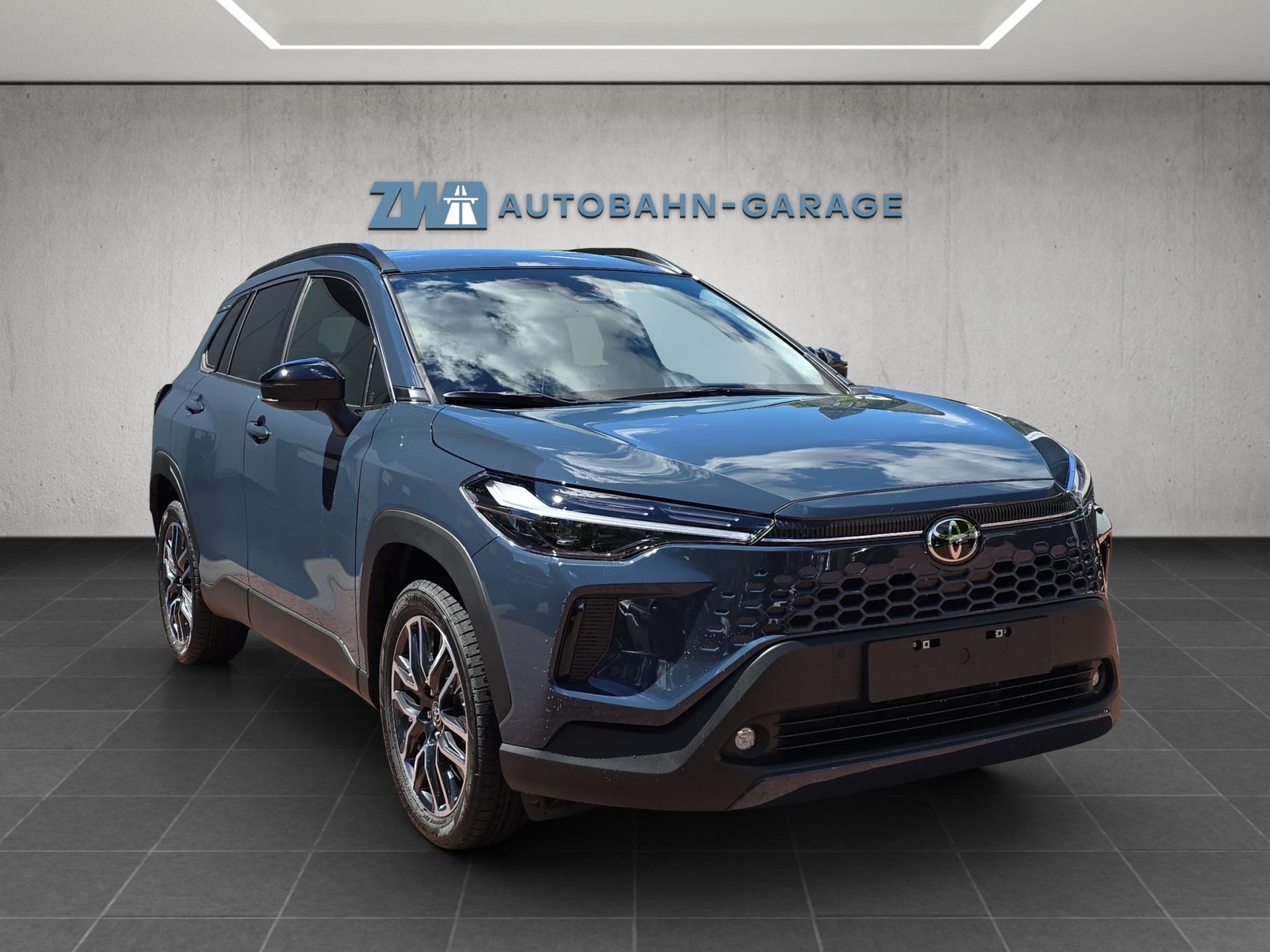 TOYOTA Corolla Cross 2.0 HSD Trend AWD-i-image-6