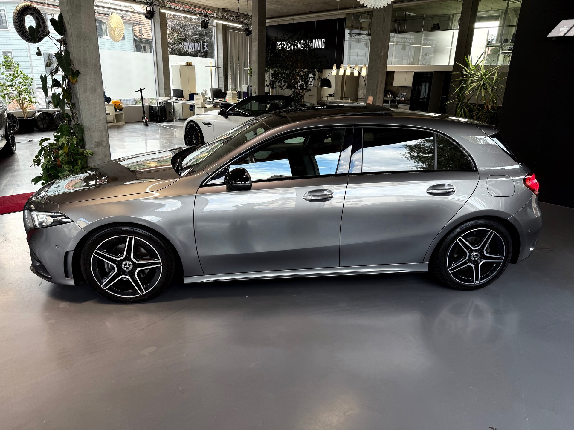 MERCEDES-BENZ A 180 d AMG Line 8G-DCT-showroom-element-3