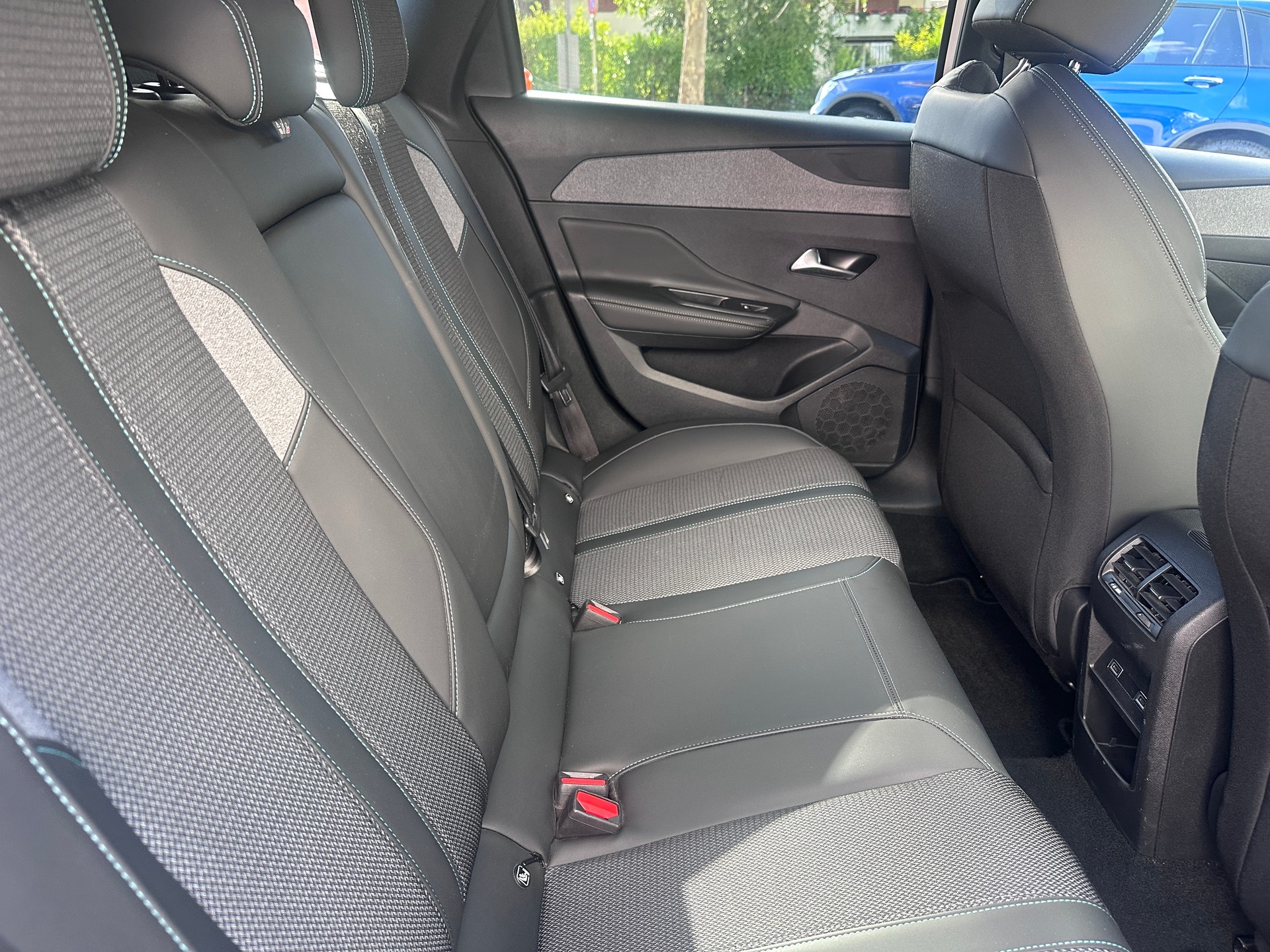 PEUGEOT 308 SW 1.5 BlueHDI Allure EAT8-image-15