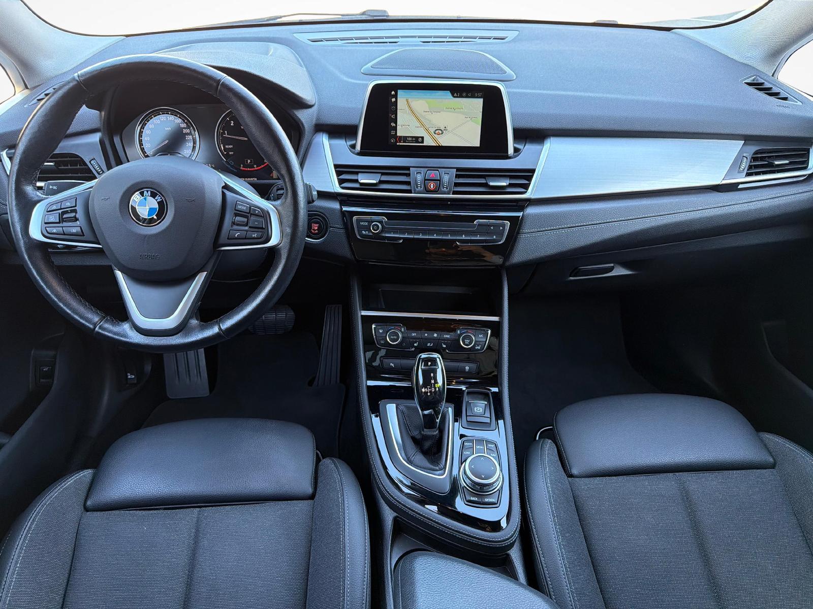 BMW 225i xDrive Sport Line Steptronic-image-10
