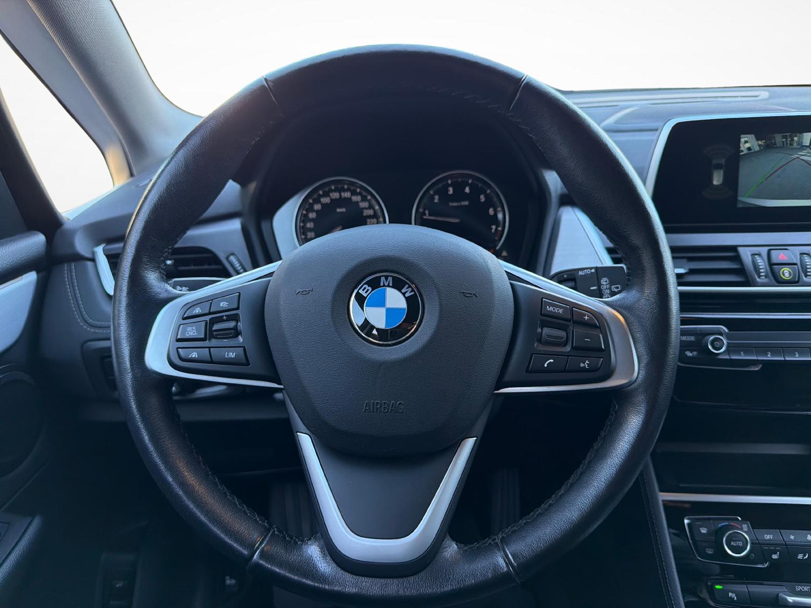 BMW 225i xDrive Sport Line Steptronic-image-12