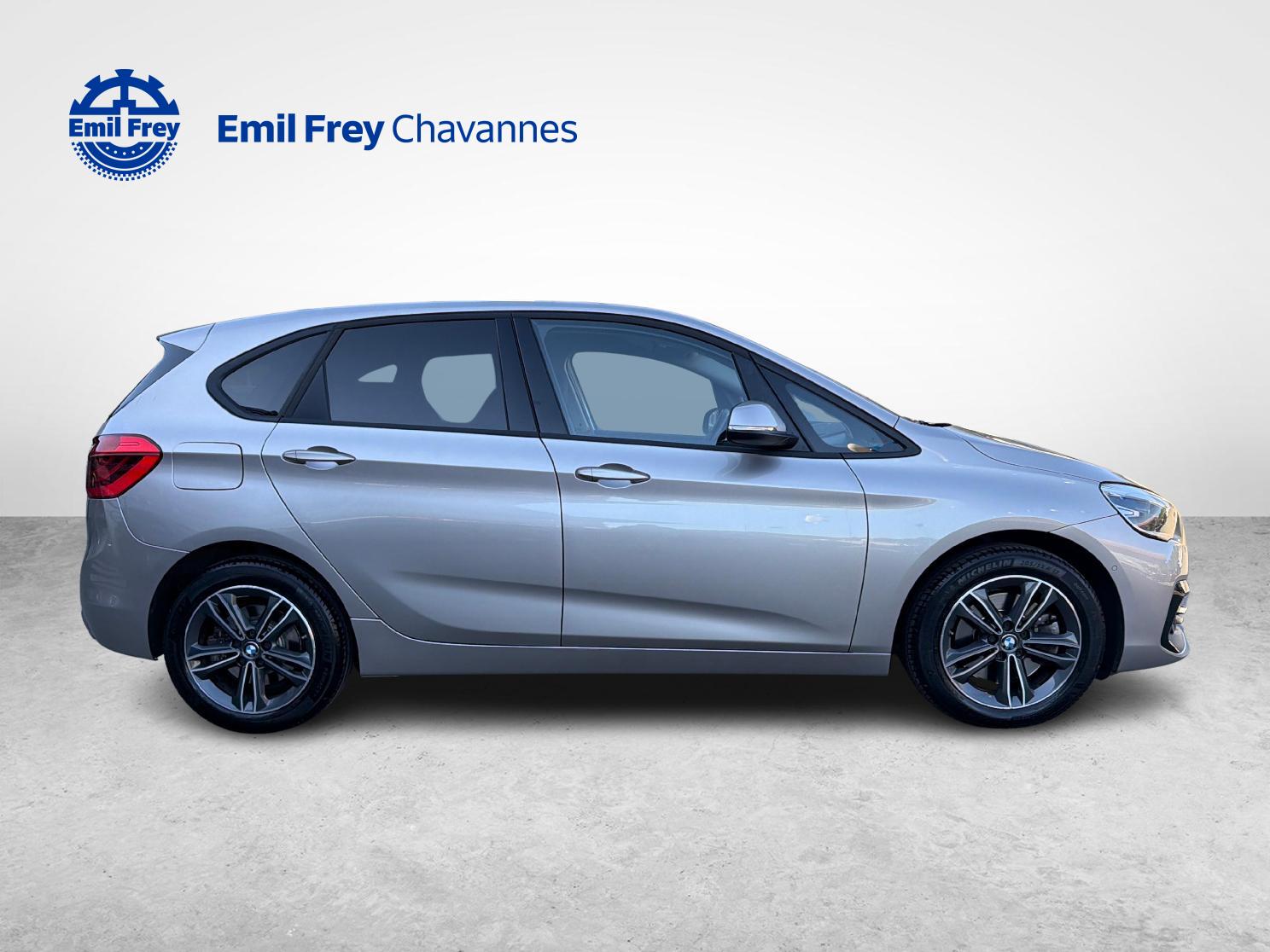 BMW 225i xDrive Sport Line Steptronic-image-5