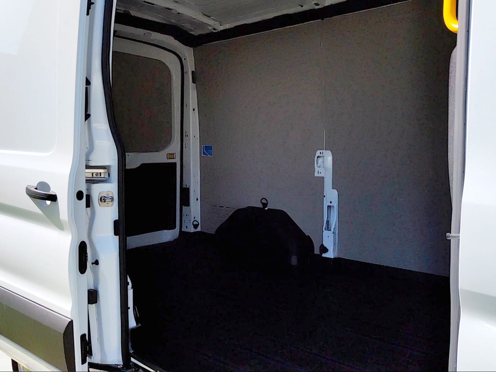 FORD Transit Van 290 L2H2 Trend 2.0 TDCi 130 FWD-image-4