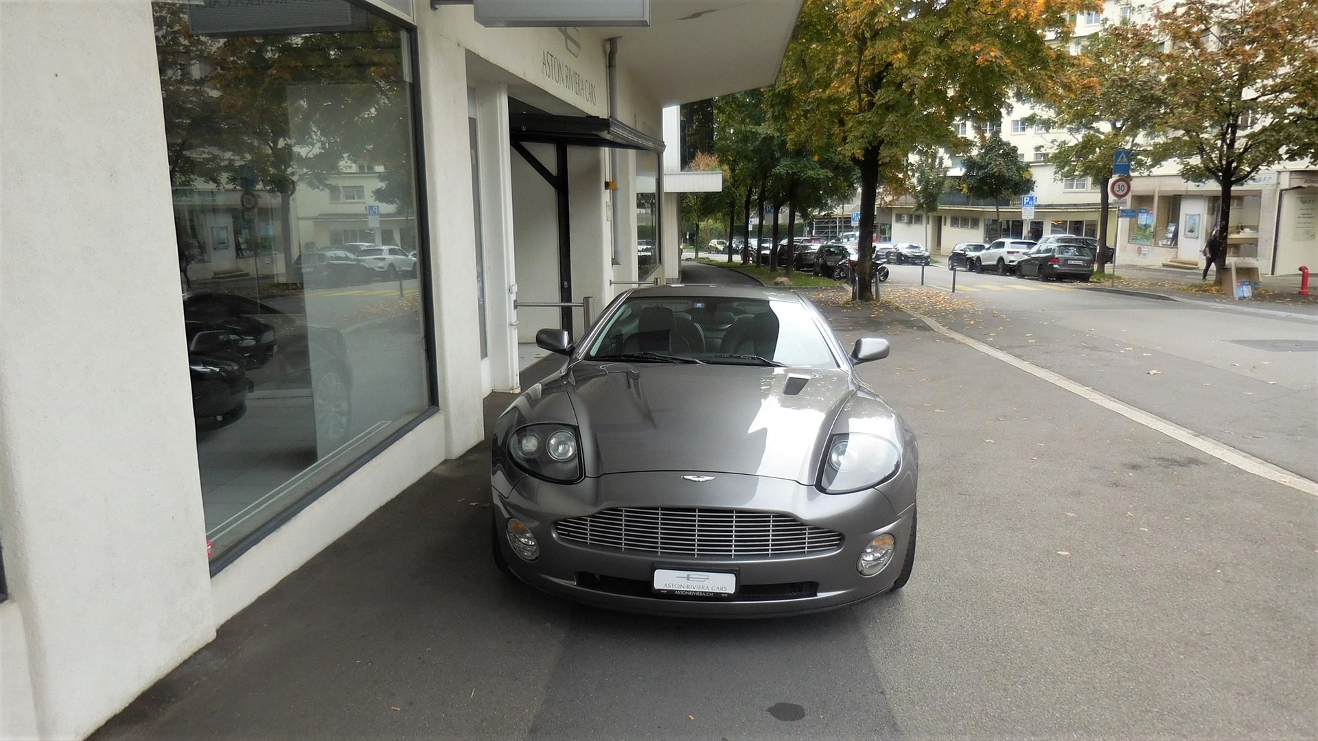 ASTON MARTIN Vanquish V12 5.9-48-image-12