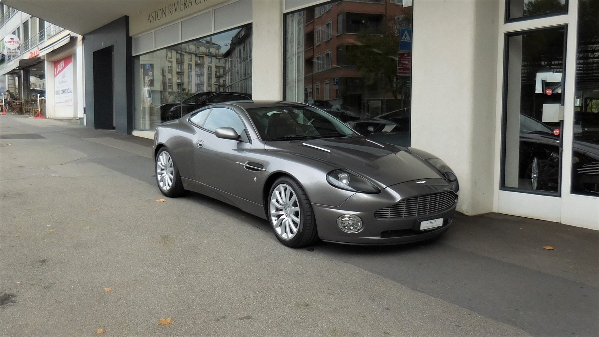 ASTON MARTIN Vanquish V12 5.9-48-image-3