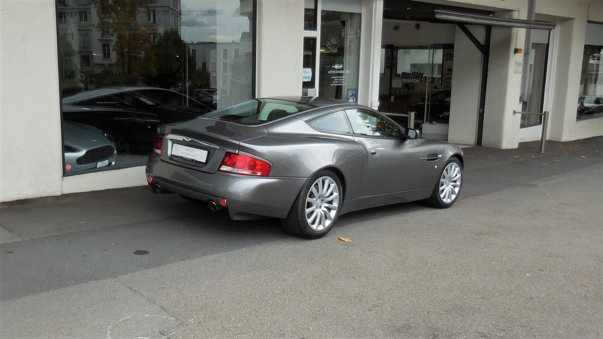 ASTON MARTIN Vanquish V12 5.9-48-image-4