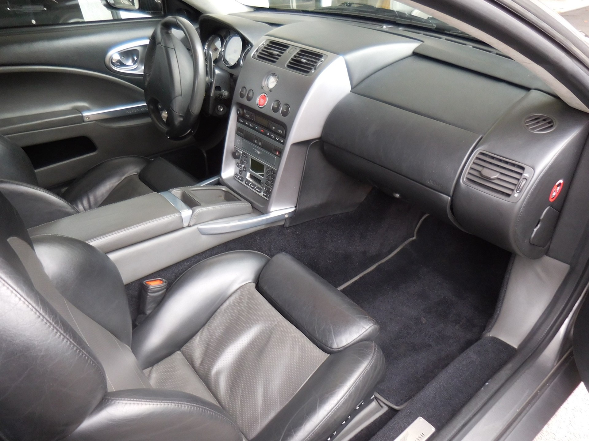 ASTON MARTIN Vanquish V12 5.9-48-image-7
