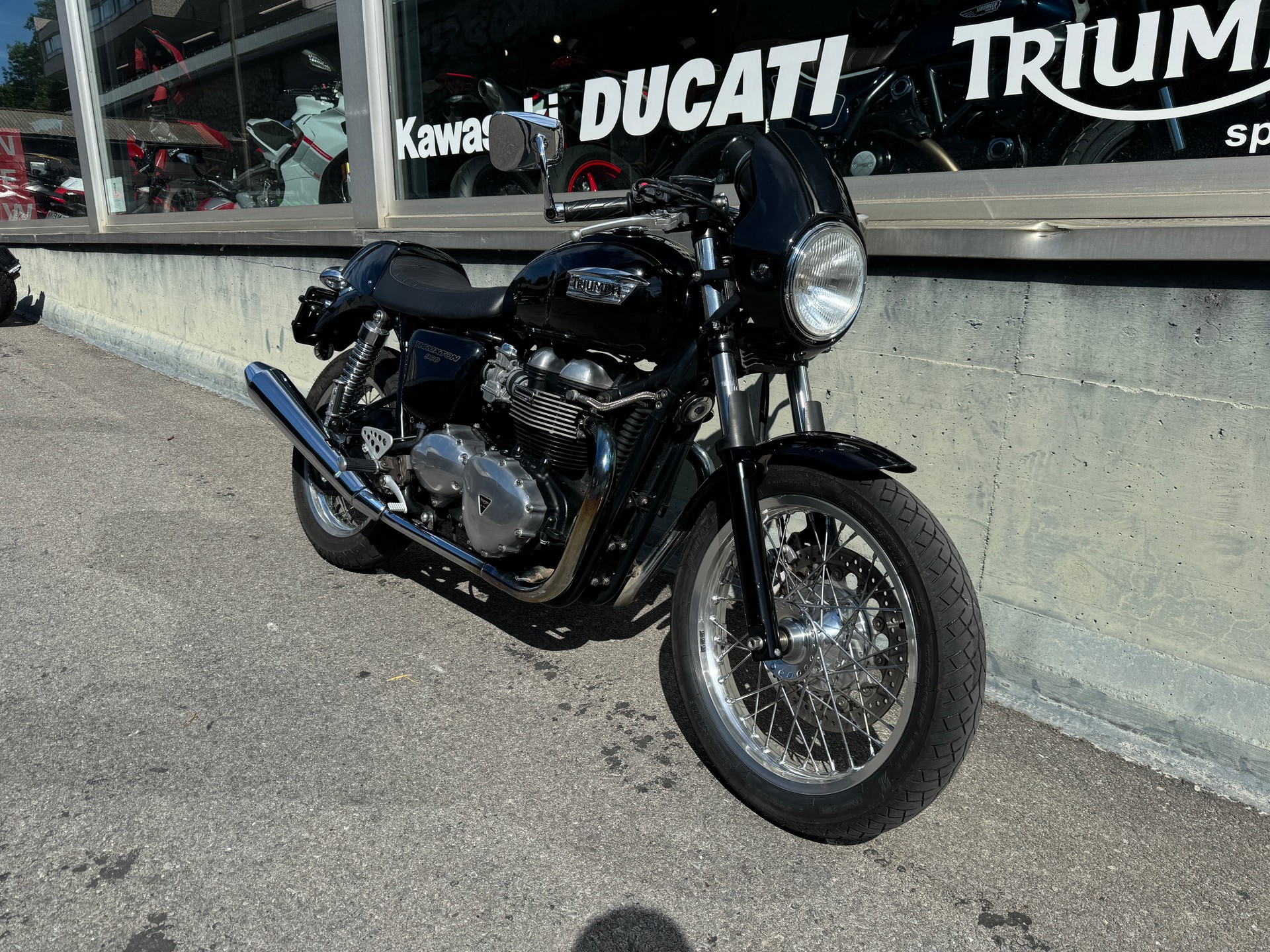 TRIUMPH Thruxton 900 i-image-1