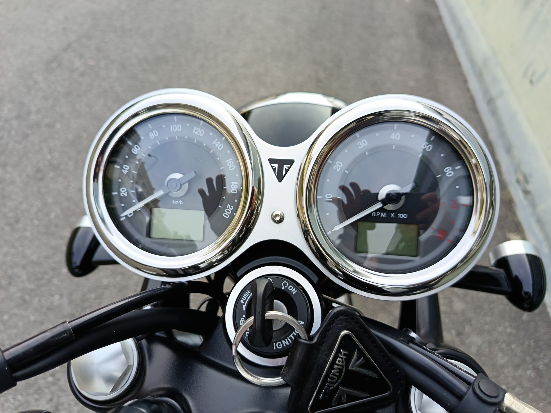 TRIUMPH Bonneville T120 DIAMOND EDITION-image-8