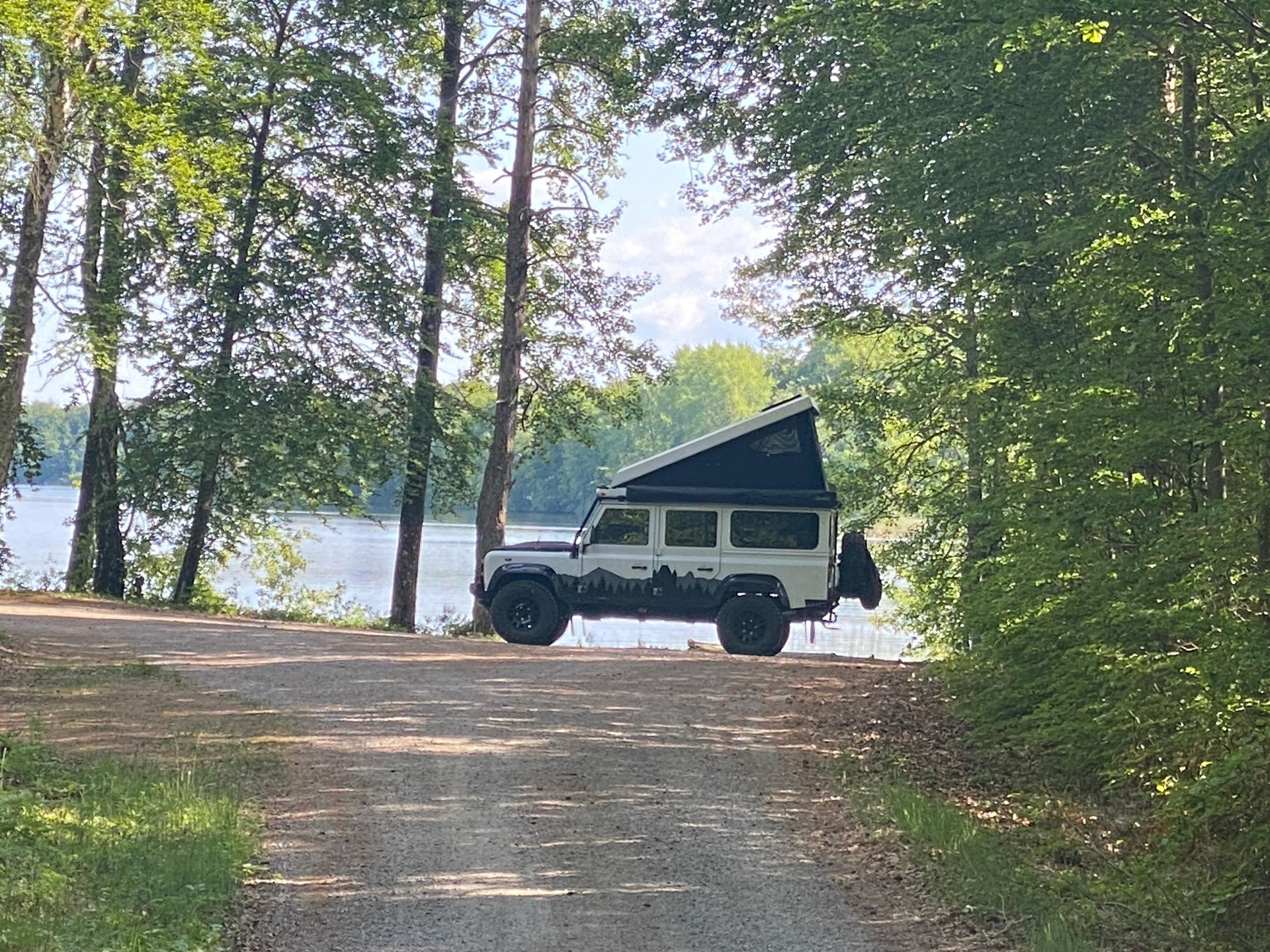 LAND ROVER Defender 110 2.4 Td4 Station Wagon-image-3