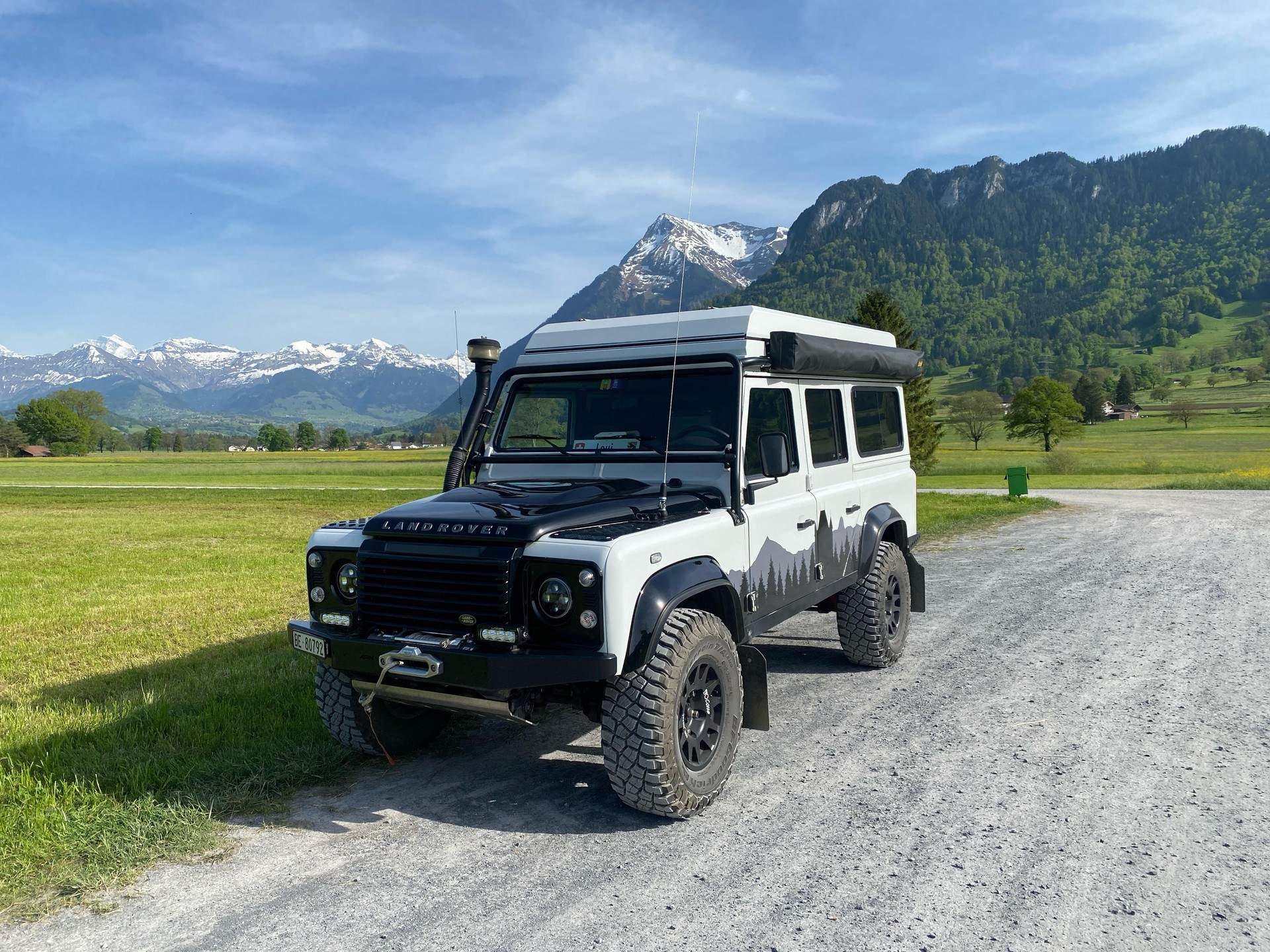 LAND ROVER Defender 110 2.4 Td4 Station Wagon-image-1