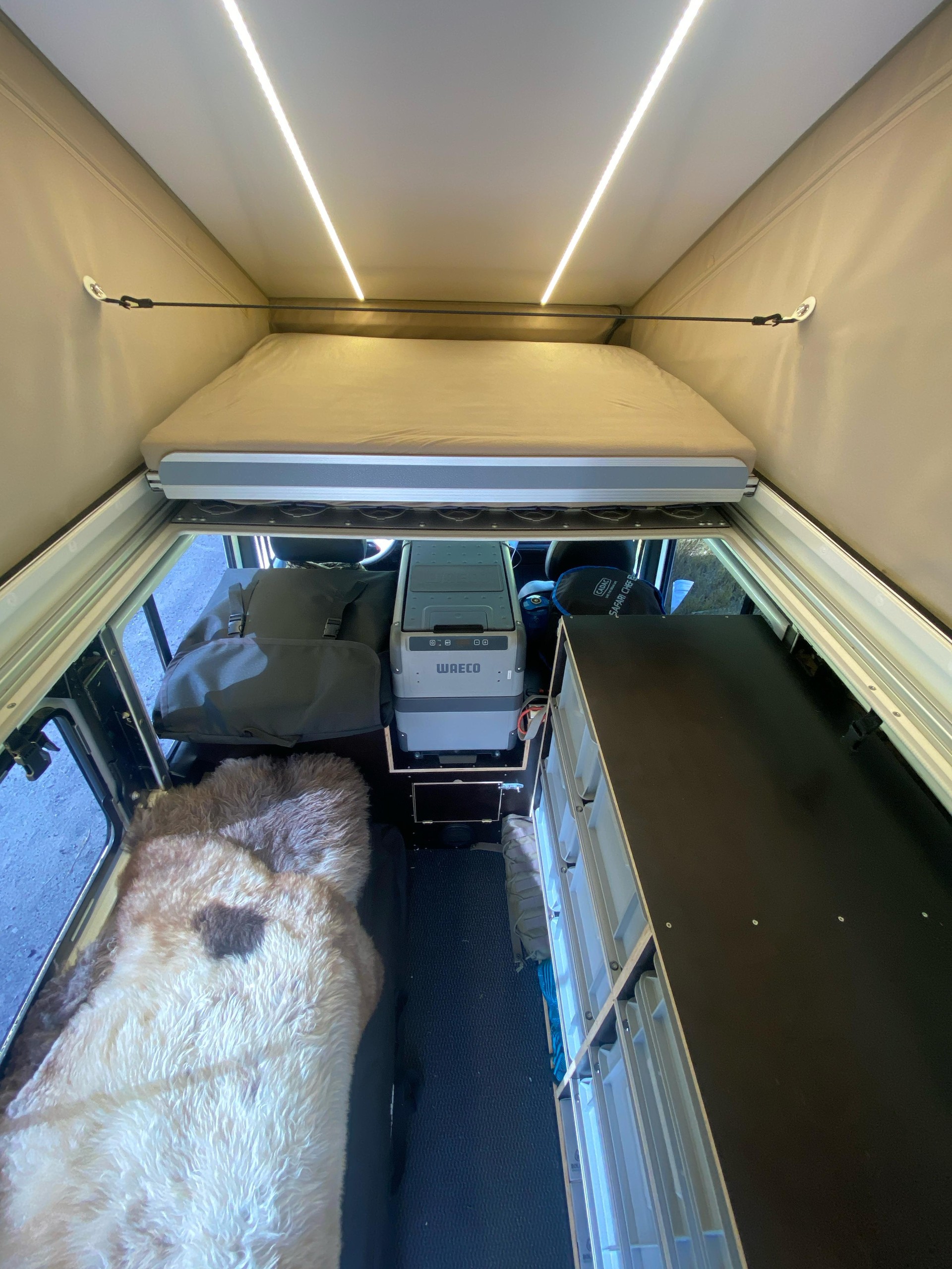 LAND ROVER Defender 110 2.4 Td4 Station Wagon-image-7