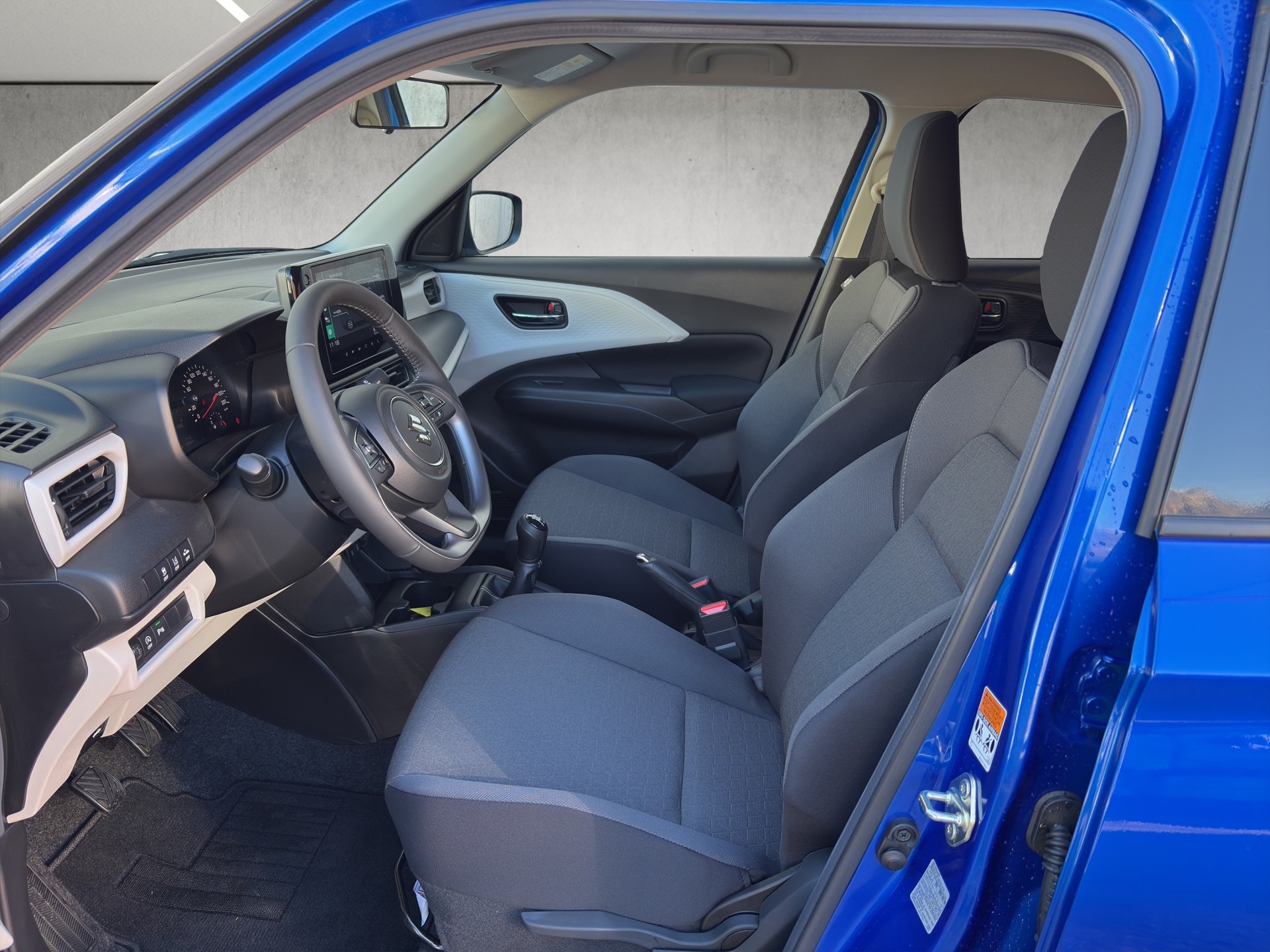 SUZUKI Swift 1.2 Compact + 4x4 Hybrid-image-8
