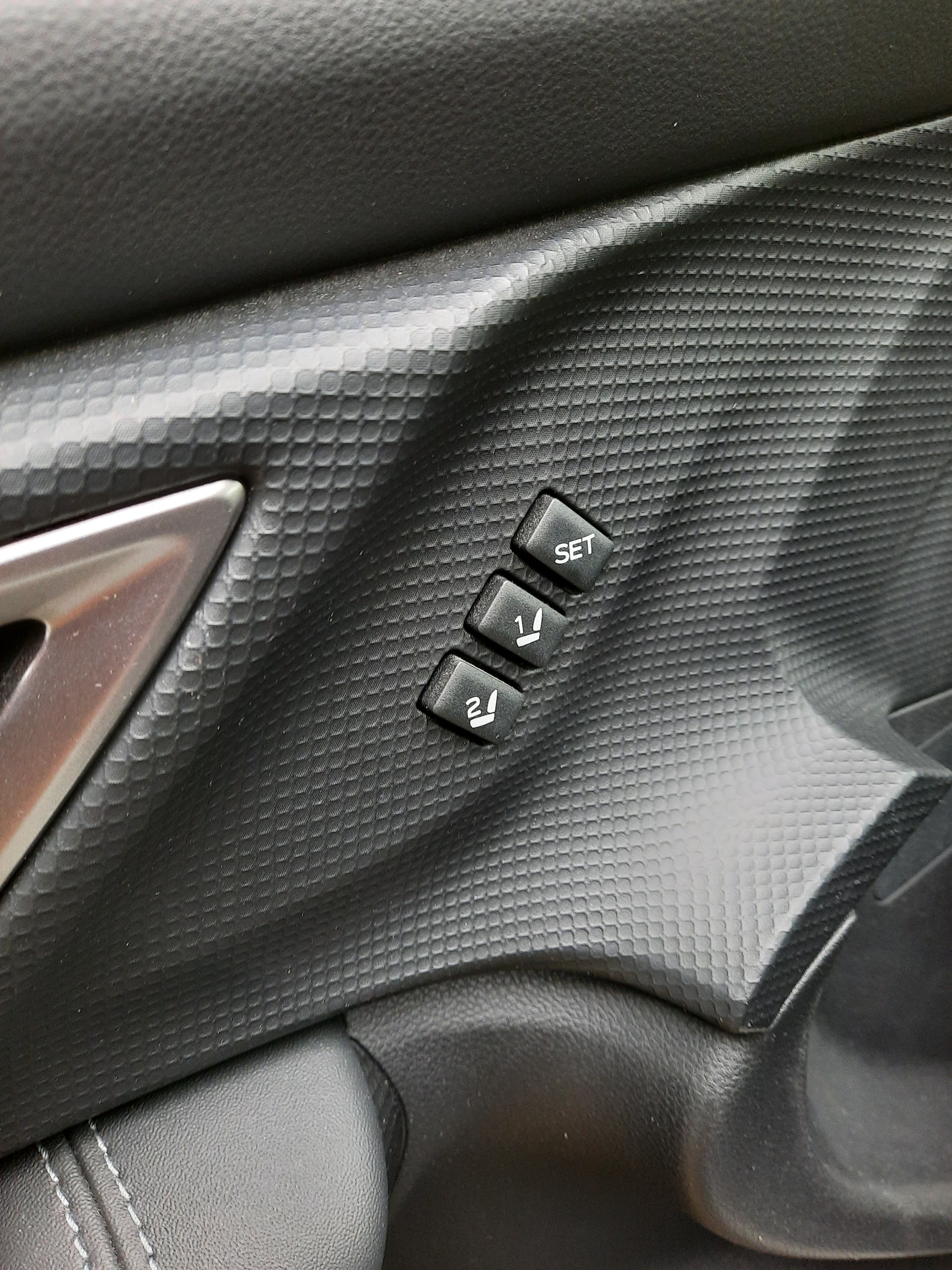 SUBARU Forester 2.0i e-Boxer Swiss Plus Lineartronic-image-11