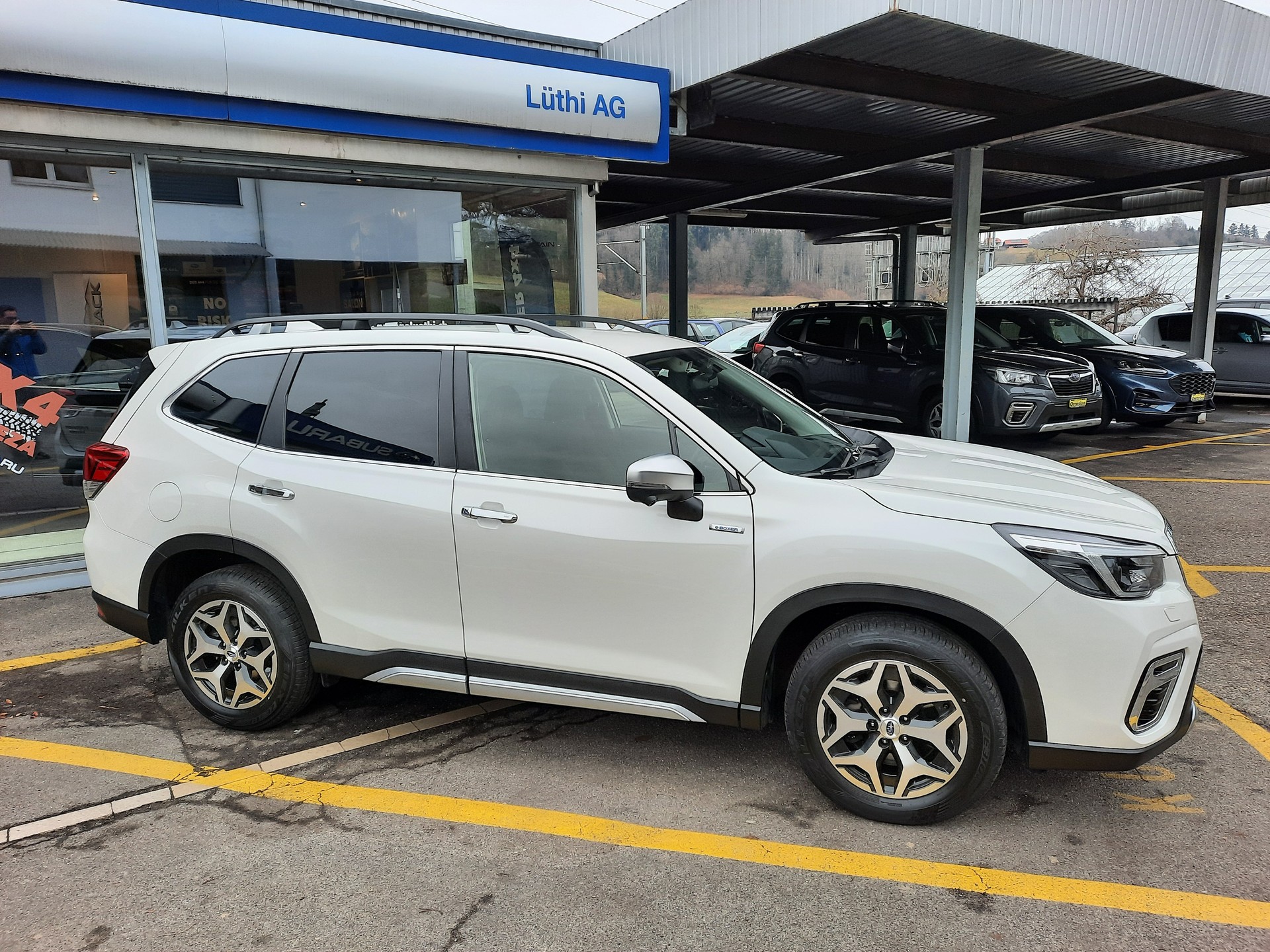 SUBARU Forester 2.0i e-Boxer Swiss Plus Lineartronic-image-4