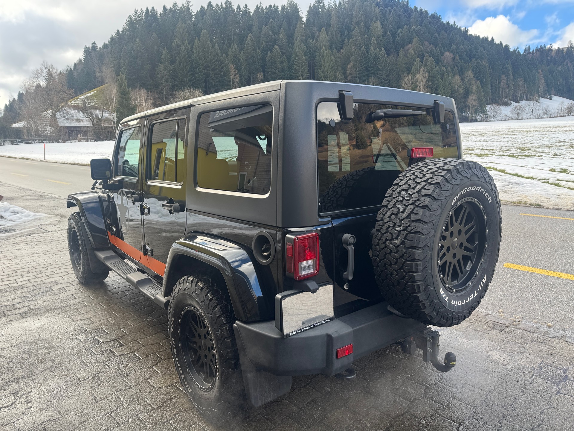 JEEP Wrangler Unlimited Sahara-image-4