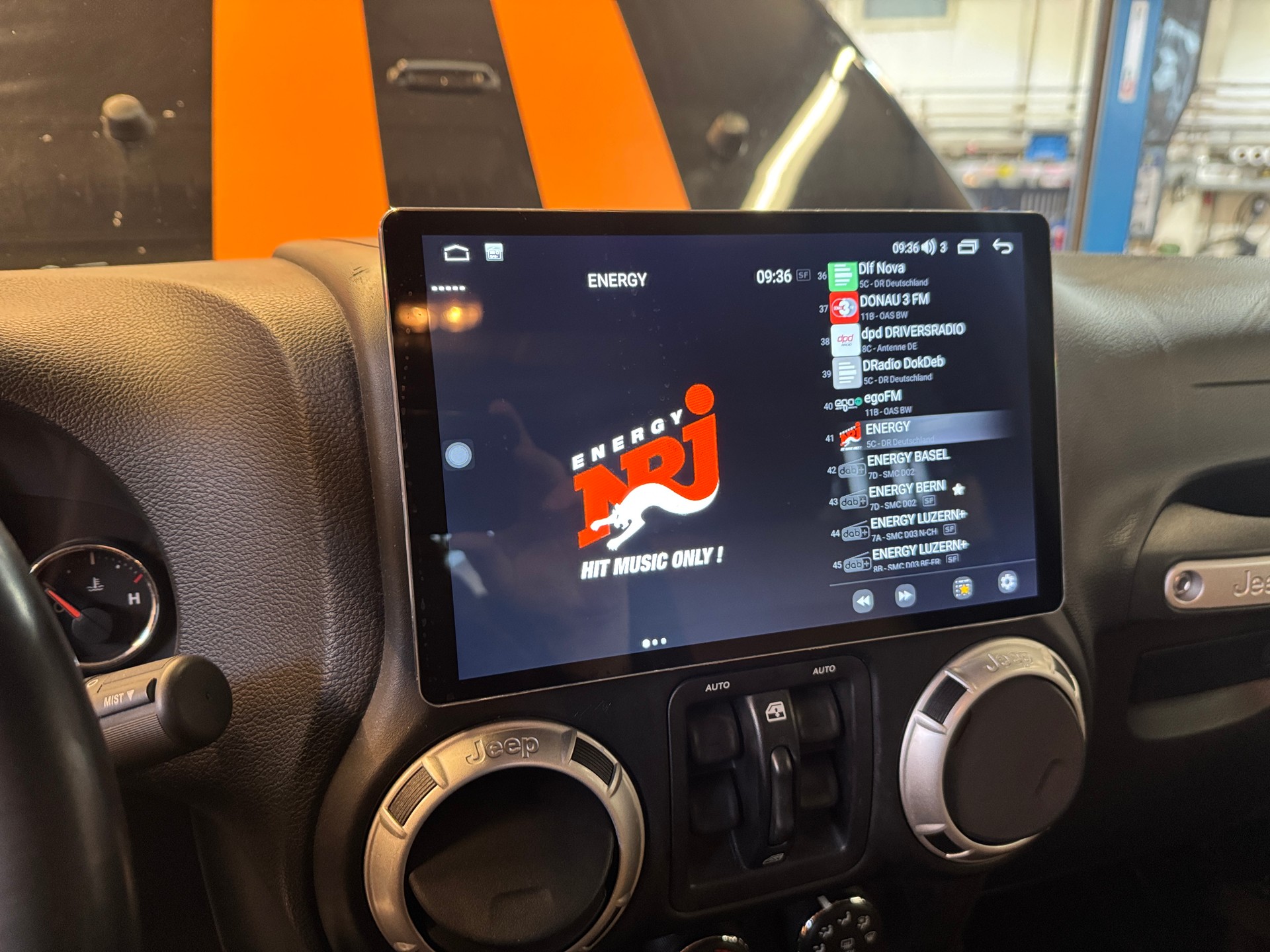 JEEP Wrangler Unlimited Sahara-image-13
