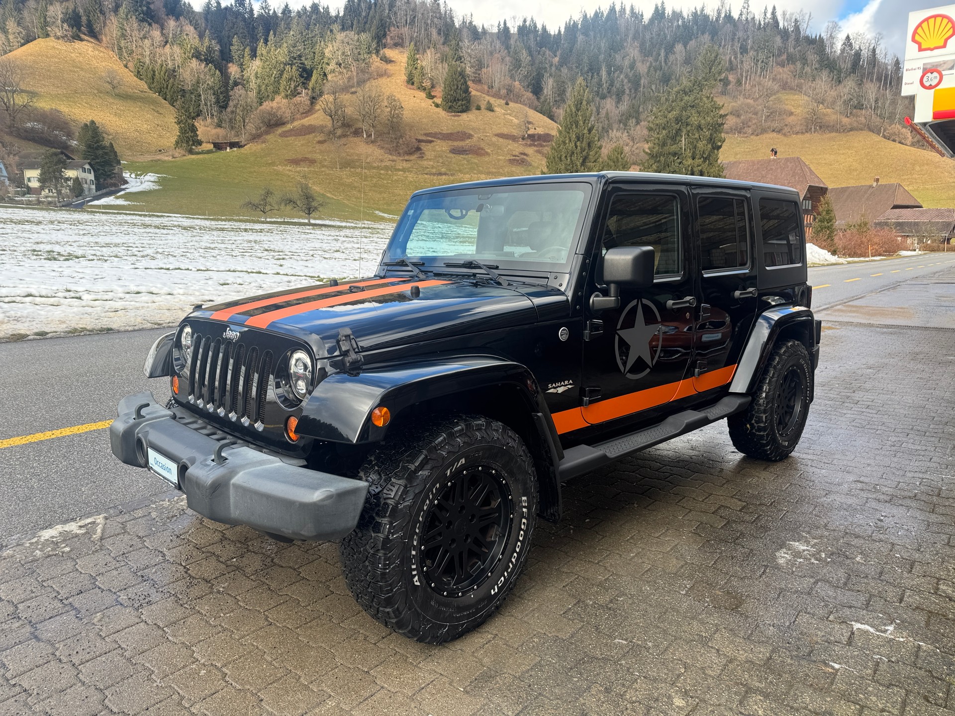 JEEP Wrangler Unlimited Sahara-image-2