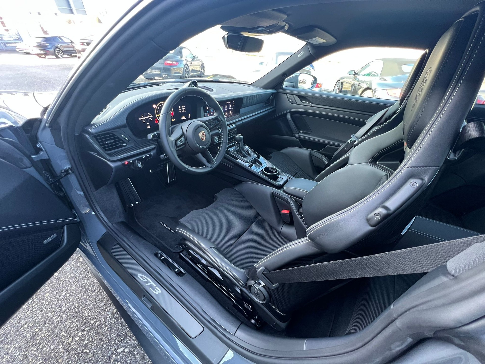 PORSCHE 911 Carrera GT3 PDK Touring-image-6